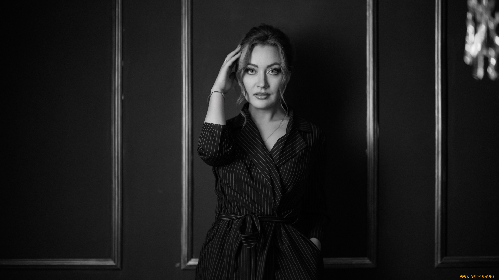 сексуальная, девушка, девушки, -, черно-белые, девушка, женщина, шатенка, темноволосая, сексуальная, модель, звезда, позирует, разная, обувь, верхняя, стильная, одежда, нижнее, эротическое, бельё, трусы, лифчик, колготки, чулки, аксессуары, макияж, и, множество, элементов, на, фотографии