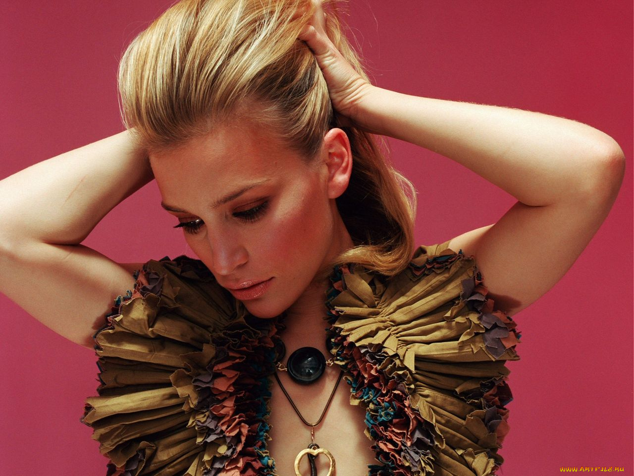 Piper, Perabo, девушки