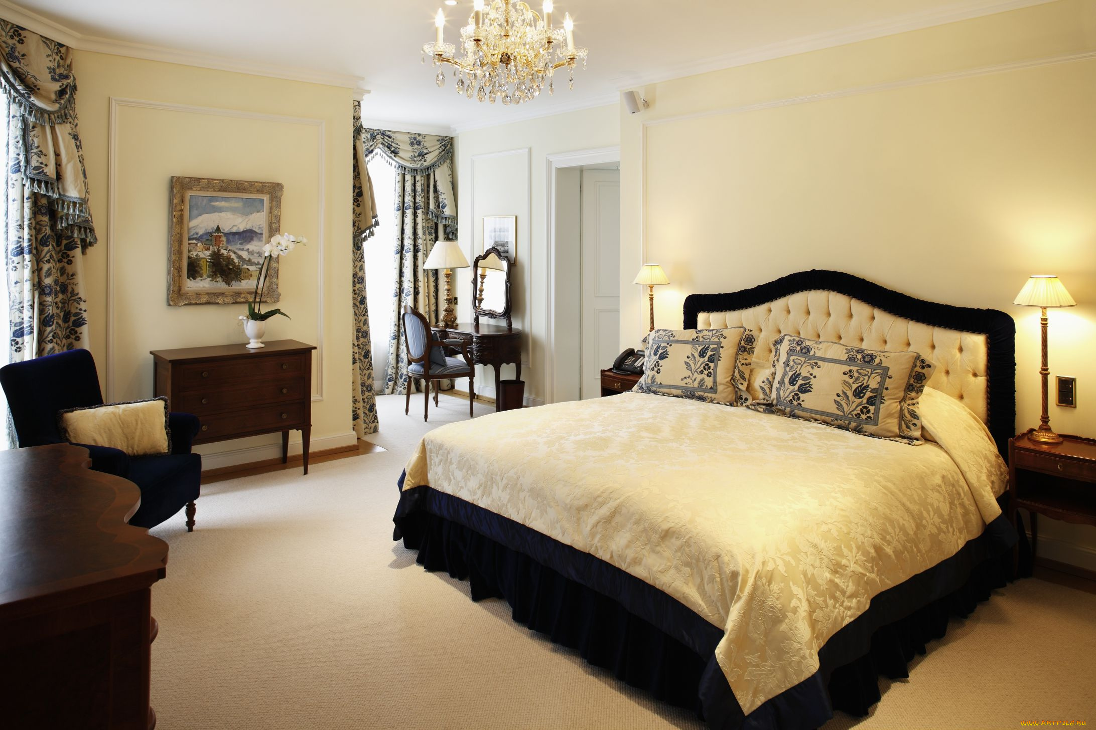 интерьер, спальня, кровать, подушка, окно, зеркало, картина