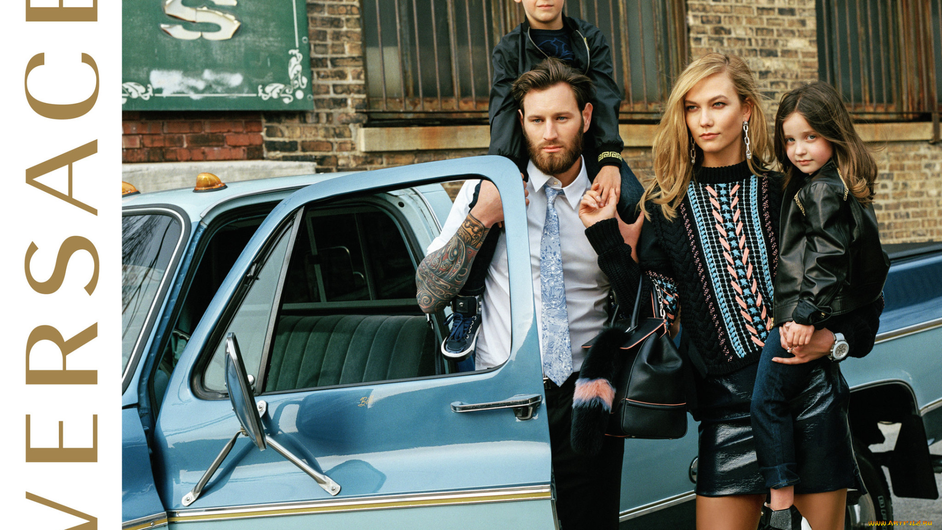 бренды, versace, здание, дети, версаче, семья, модель, муж, машина, gigi, hadid