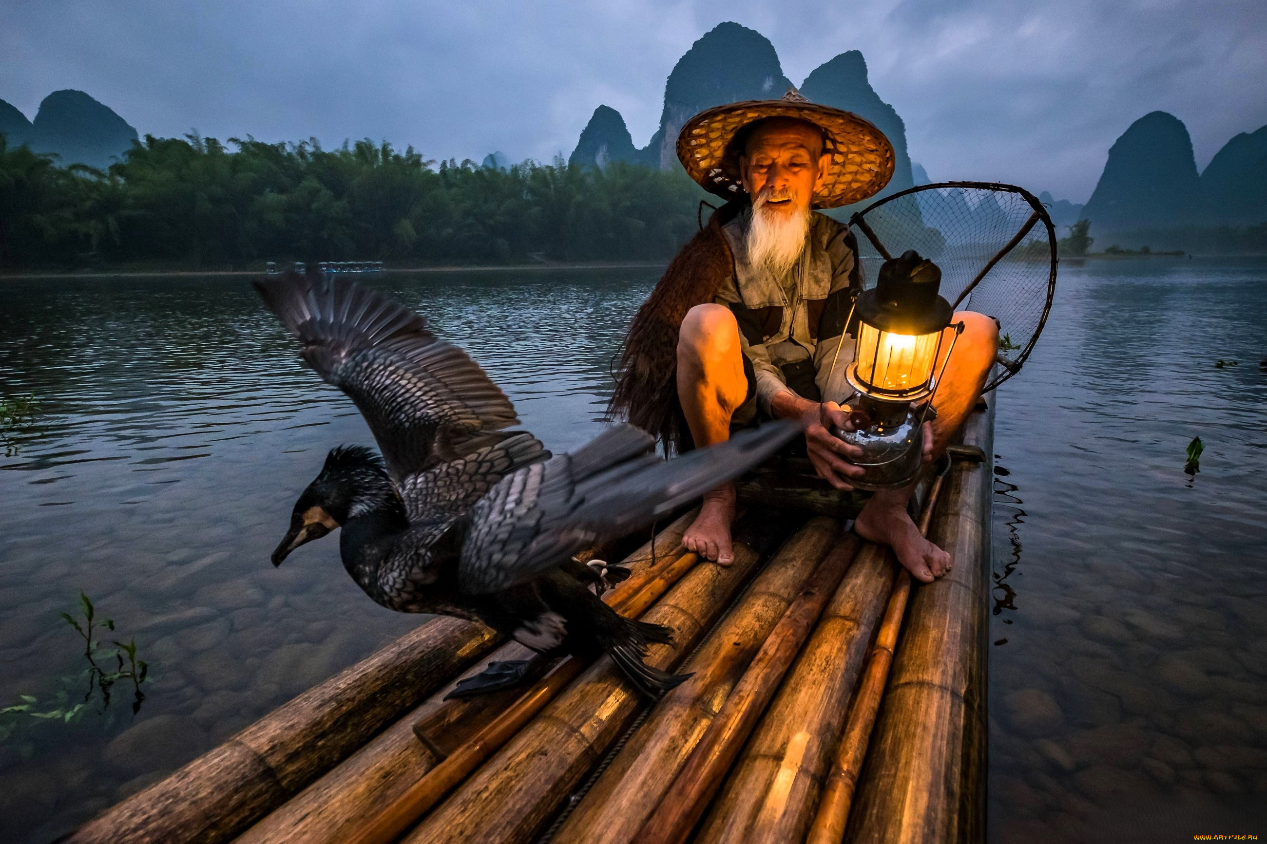 разное, рыбалка, , рыбаки, , улов, , снасти, старик, рыбак, фонарь, плот, баклан, птица, река, горы