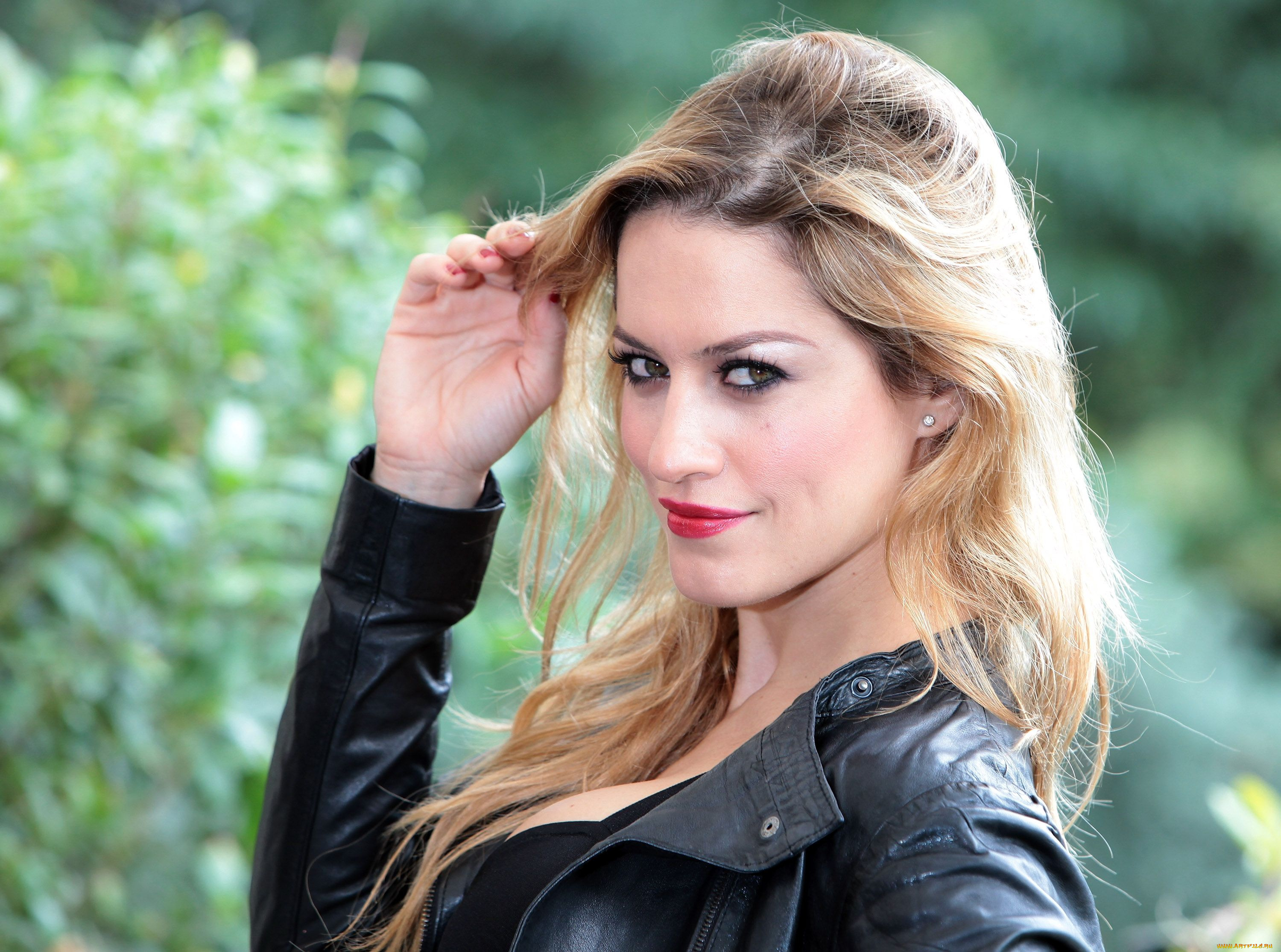 Lola, Ponce, девушки