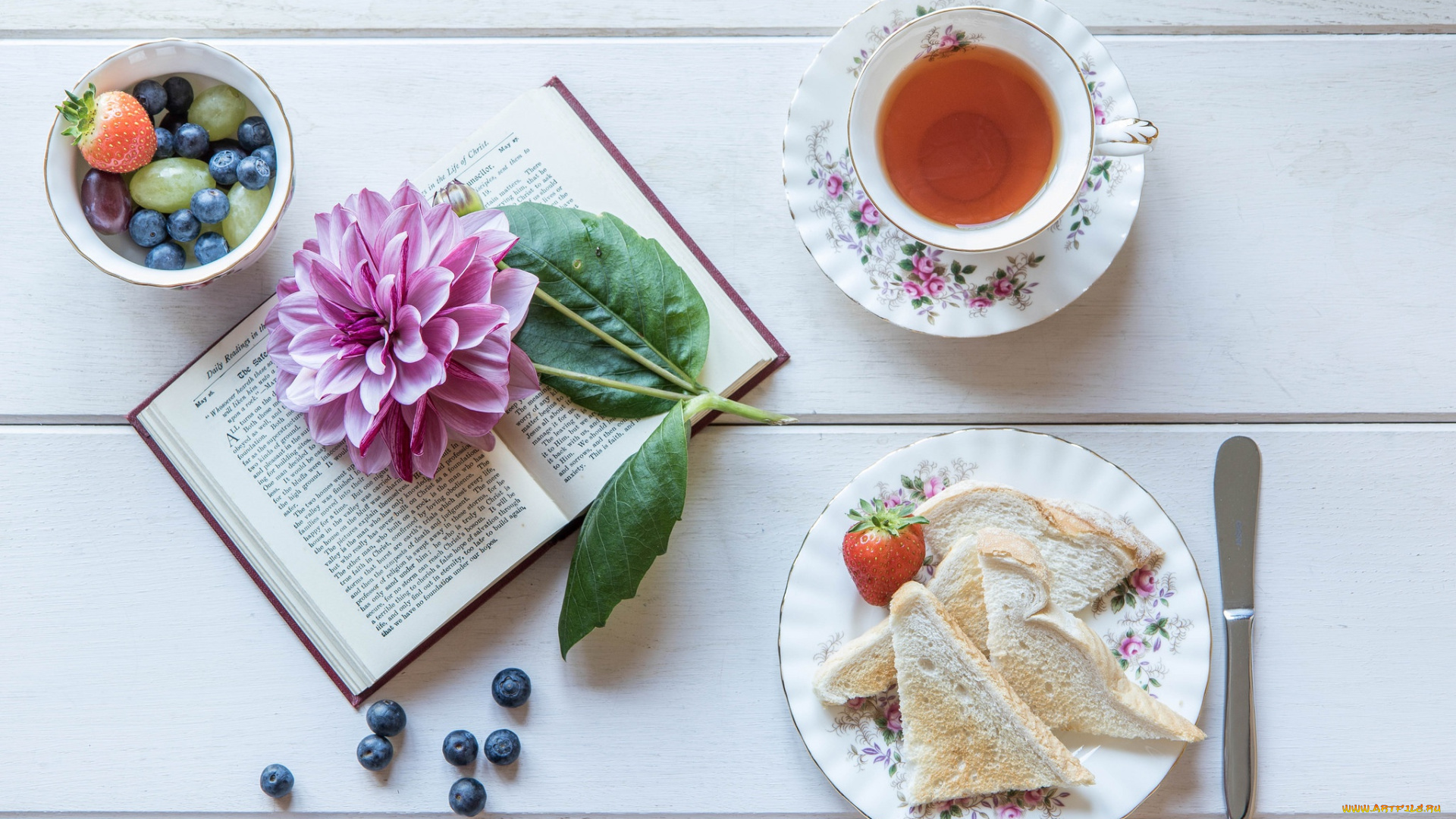 еда, бутерброды, , гамбургеры, , канапе, тосты, книга, чай, георгин, ягоды