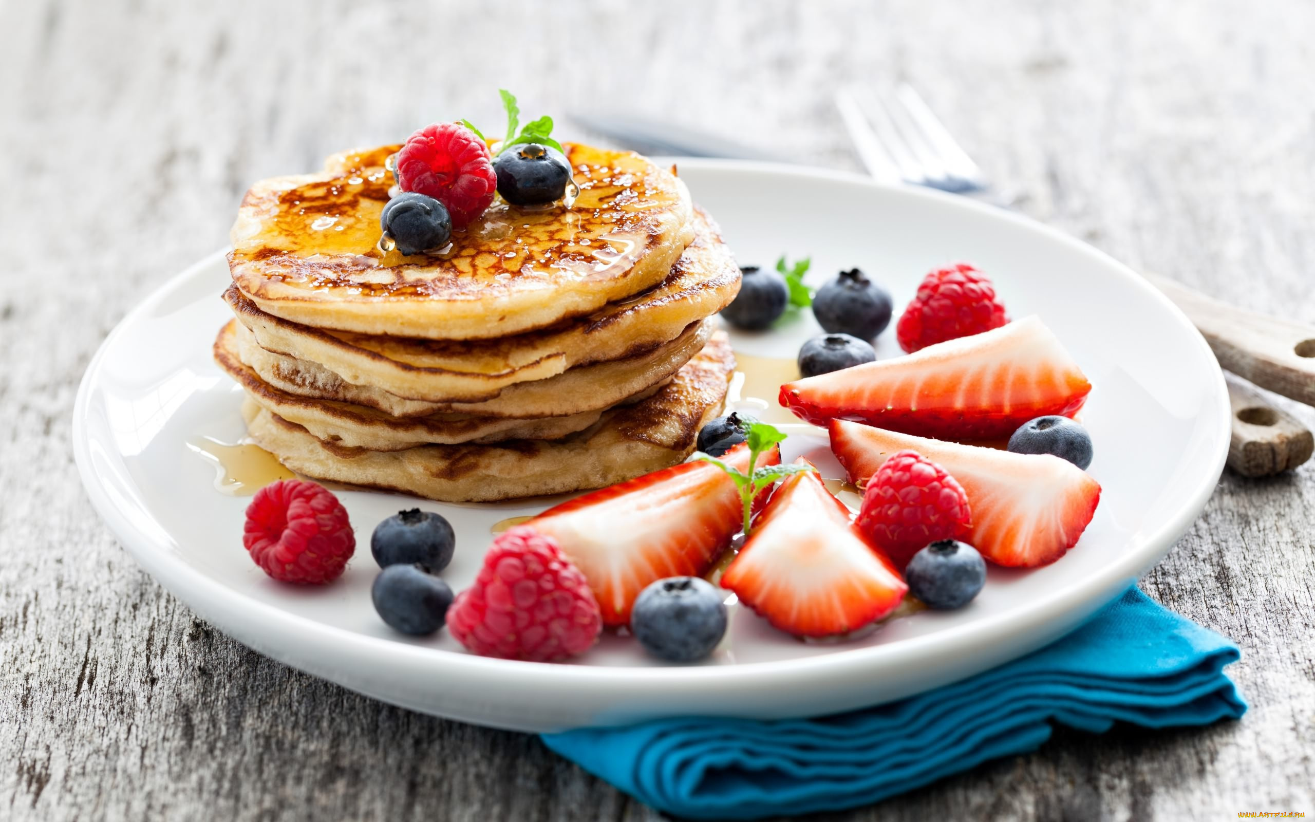 еда, блины, , оладьи, голубика, оладьи, клубника, ягоды