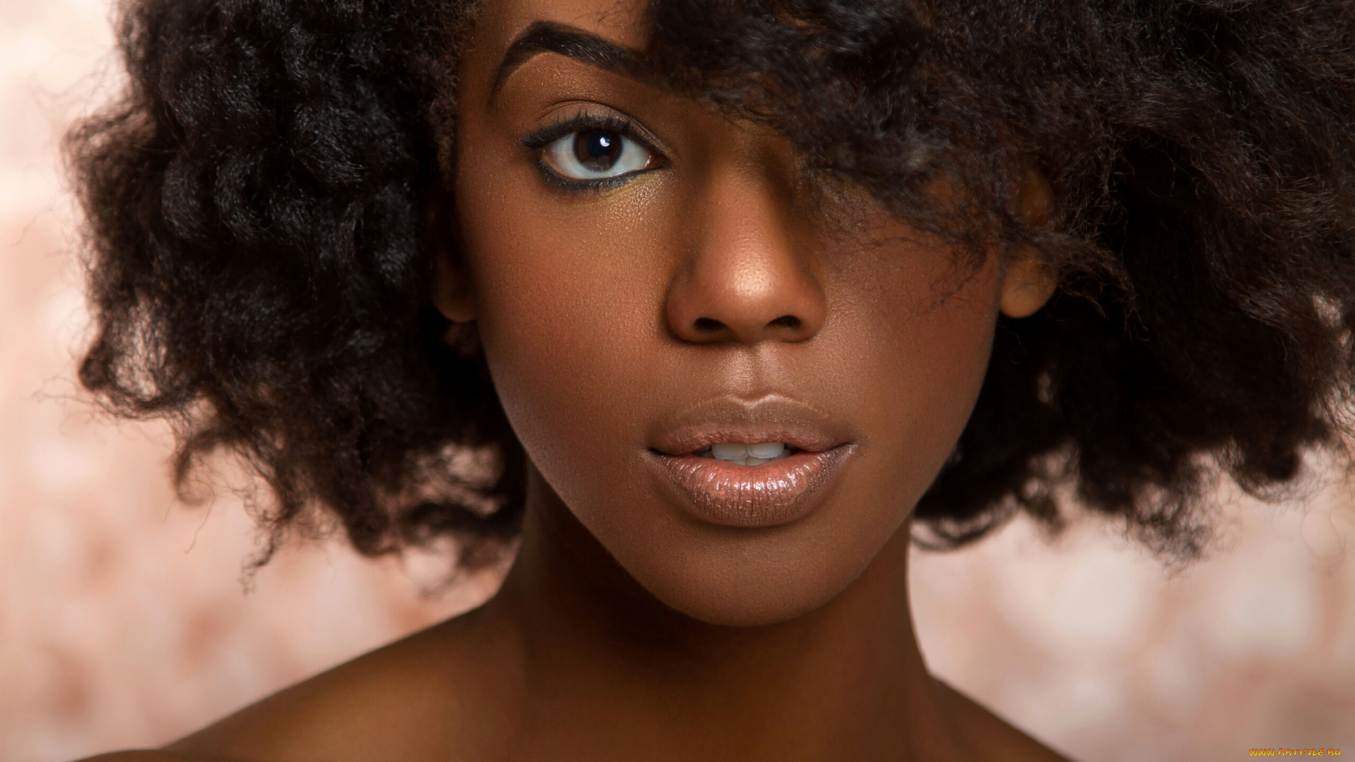 девушки, -unsort, , лица, , портреты, девушка, мулатка, темнокожая, чернокожая, лицо, красотка, портрет, причёска, макияж, взгляд