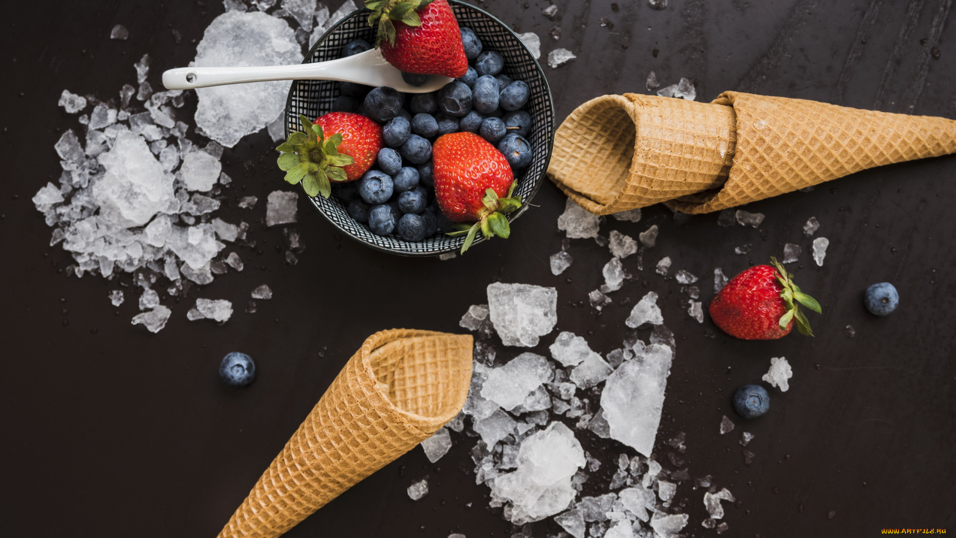 еда, фрукты, , ягоды, вафельный, рожок, ягоды, черника, клубника, лед