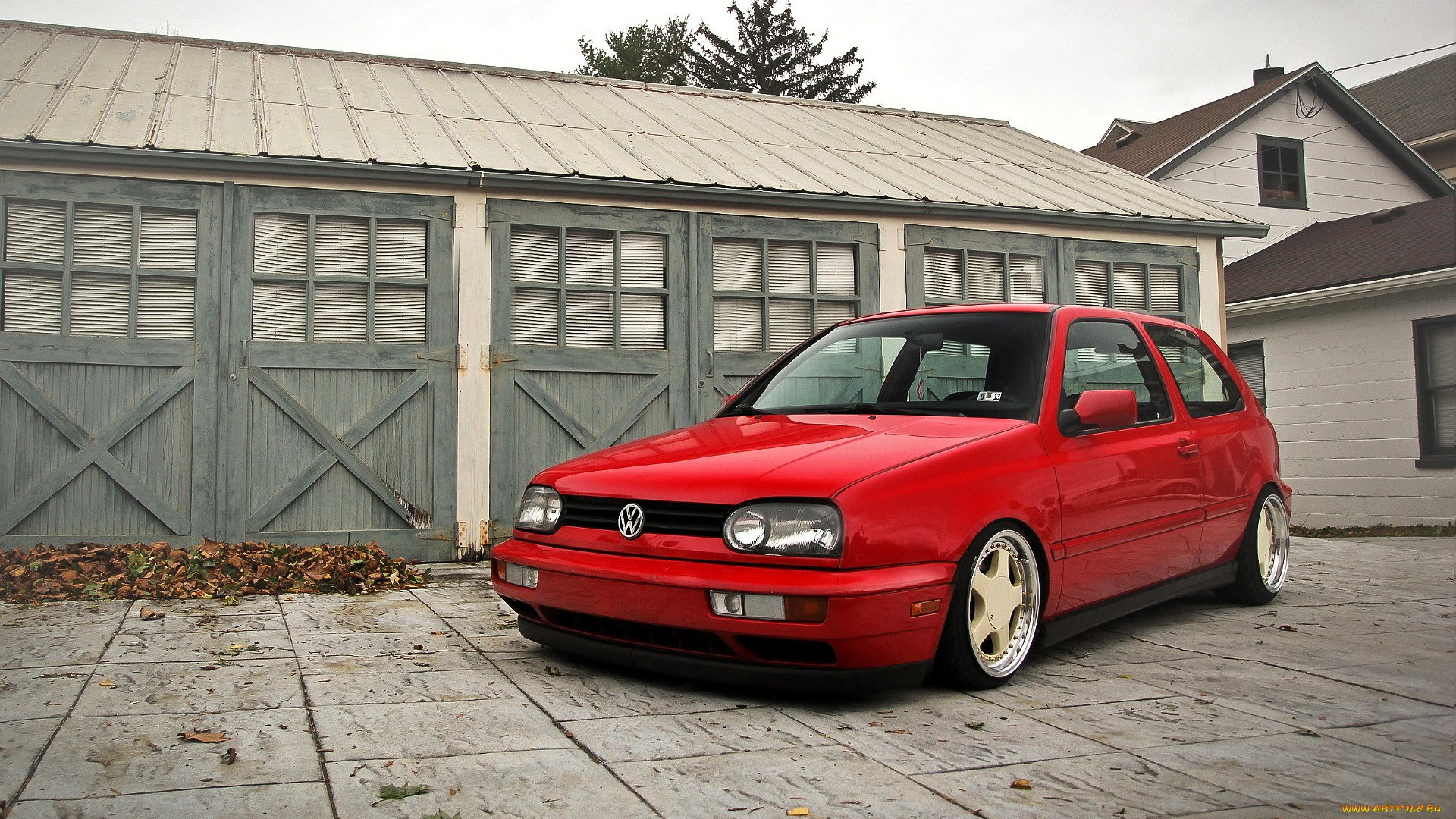 volkswagen, golf, iii, автомобили, volkswagen, красный, площадка, дома, здания, листья, осень