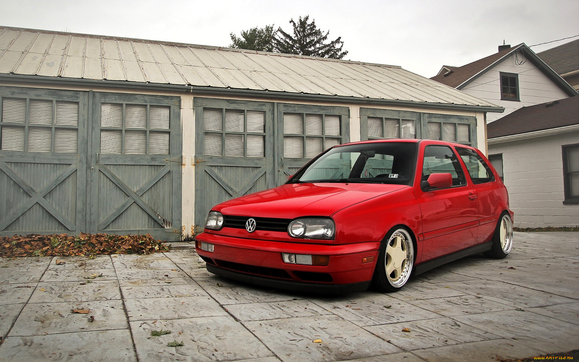 volkswagen, golf, iii, автомобили, volkswagen, красный, площадка, дома, здания, листья, осень