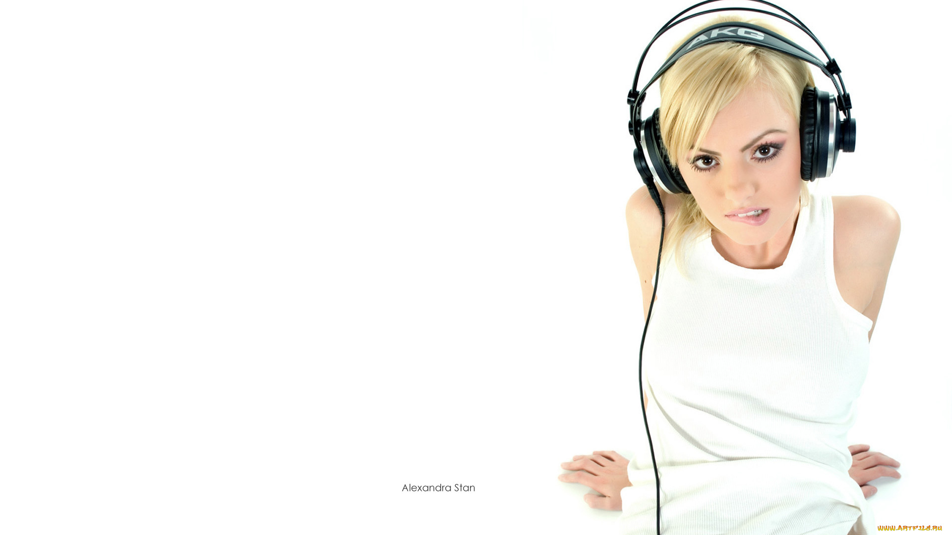 музыка, alexandra, stan, белая, майка, наушники