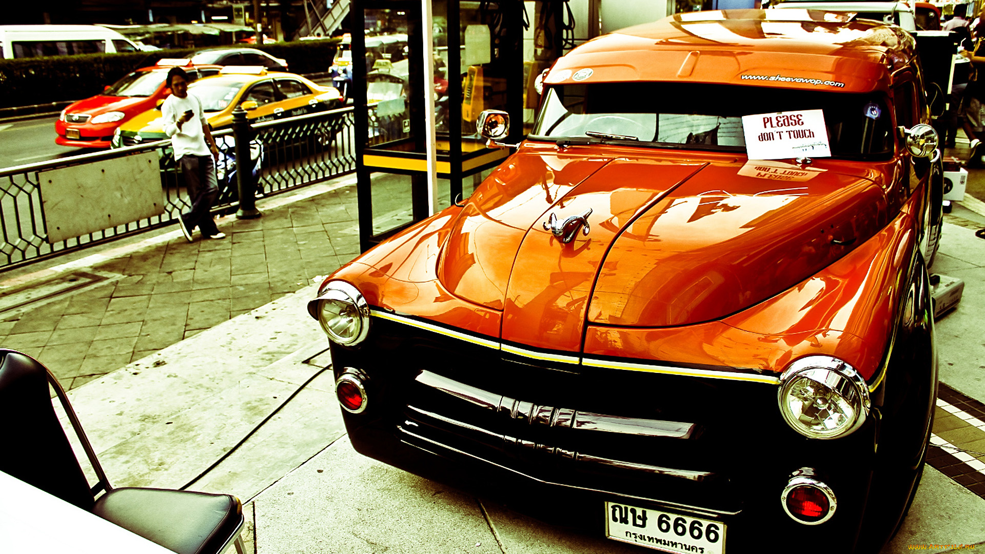 автомобили, выставки, уличные, фото, забор, улица, классика, люди