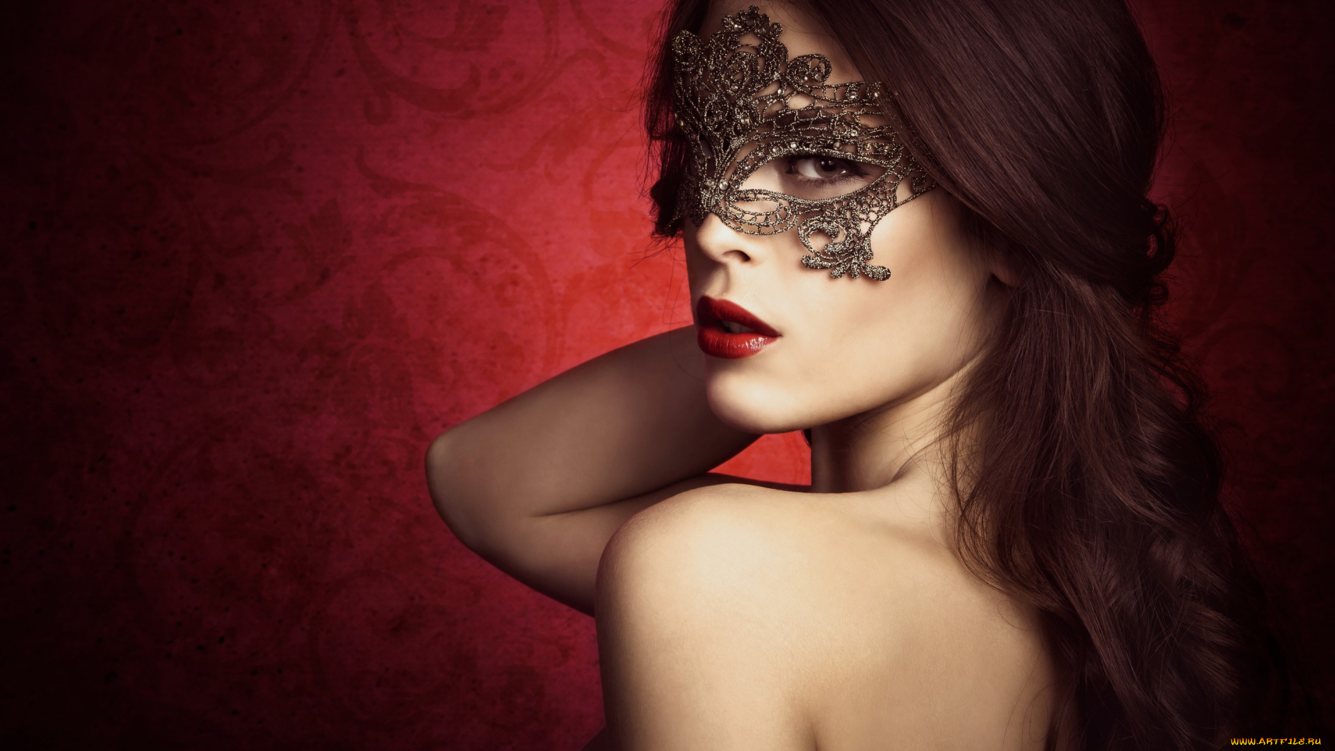 девушки, -unsort, , лица, , портреты, девушка, взгляд, лицо, маска, помада, красные, губы, волосы, плечи, фон