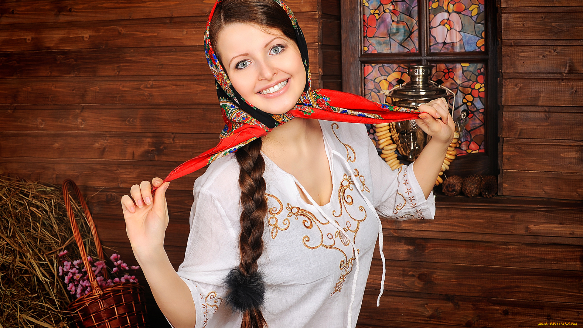 девушки, -unsort, , брюнетки, , шатенки, витраж, окно, самовар, блузка, коса, косынка, изба, цветы, корзина, сено, улыбка