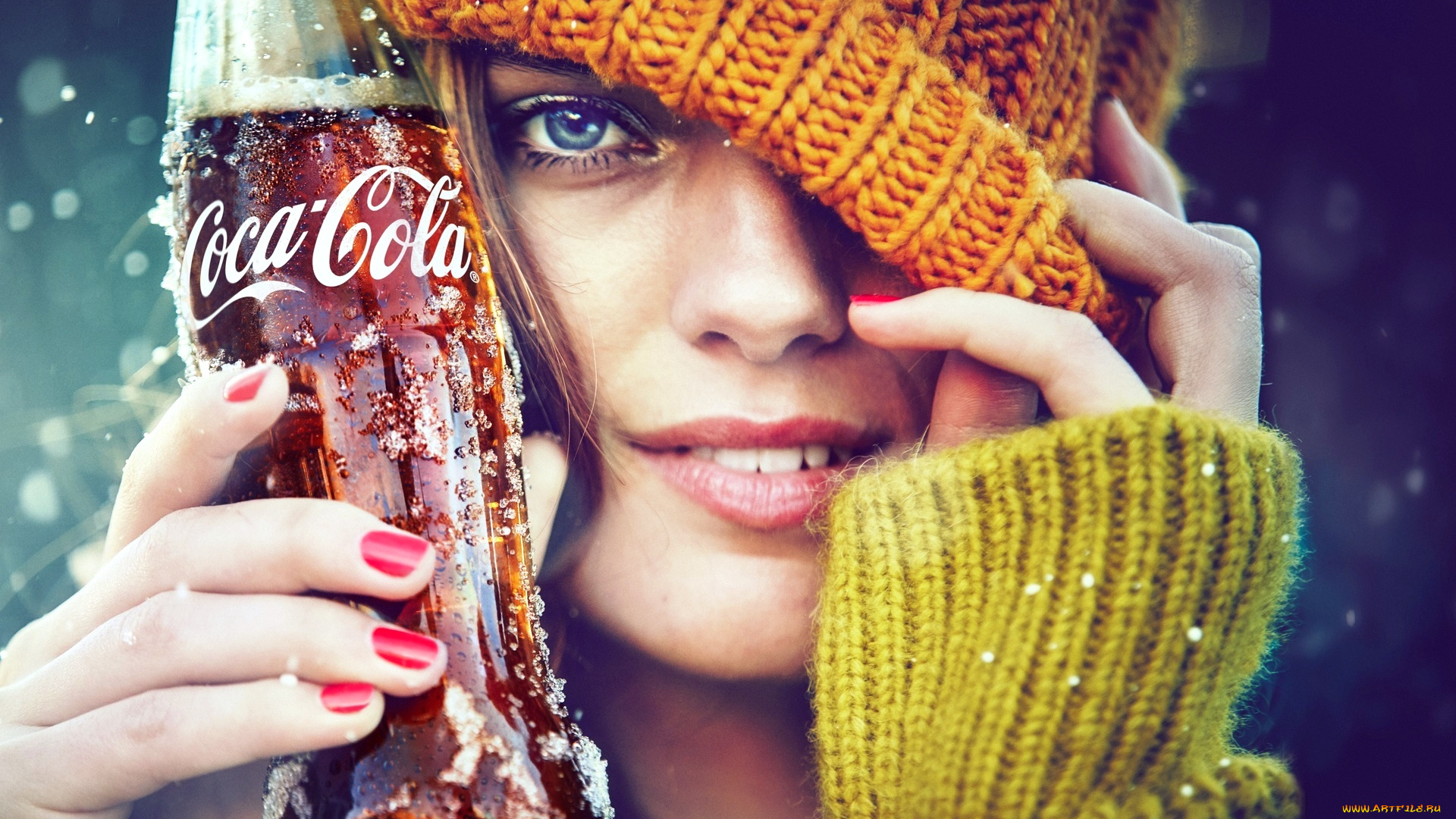 бренды, coca-cola, шарф, шапка, улыбка, лицо, кока-кола, девушка, напиток, бутылка