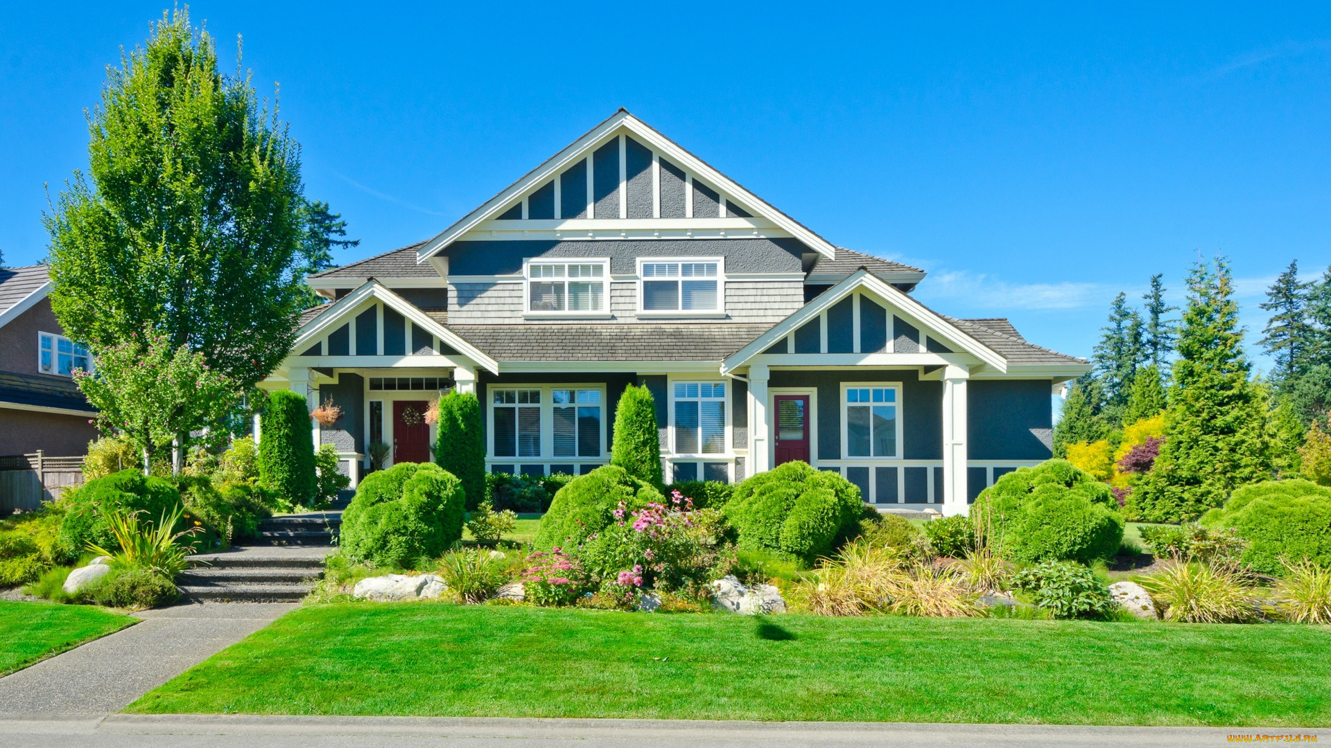 города, -, здания, , дома, газон, дом, дорога, деревья, кусты, особняк, трава, дизайн, голубое, солнце, небо, тротуар