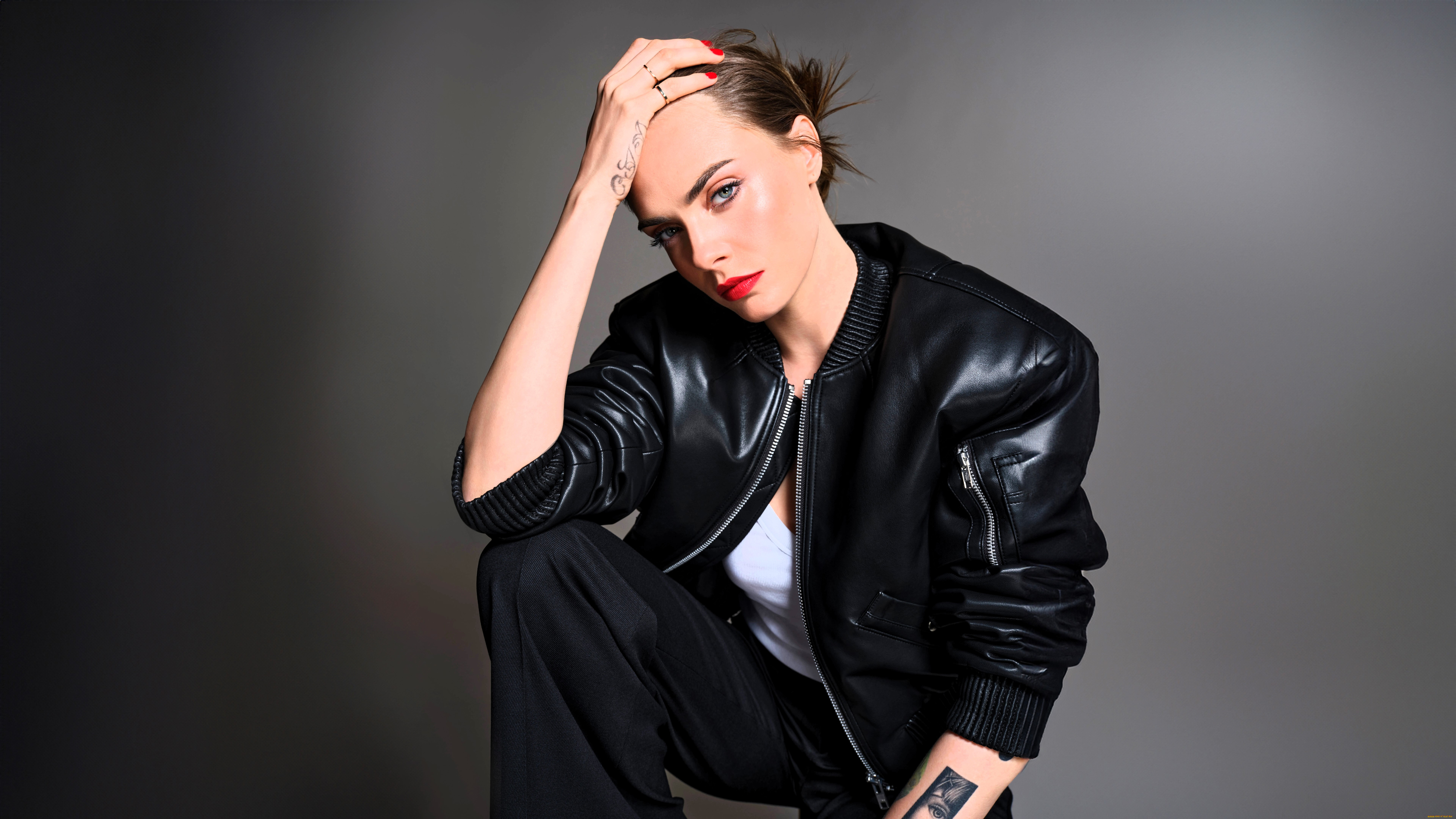 девушки, cara, delevingne, шатенка, актриса, тату, куртка, топ, брюки