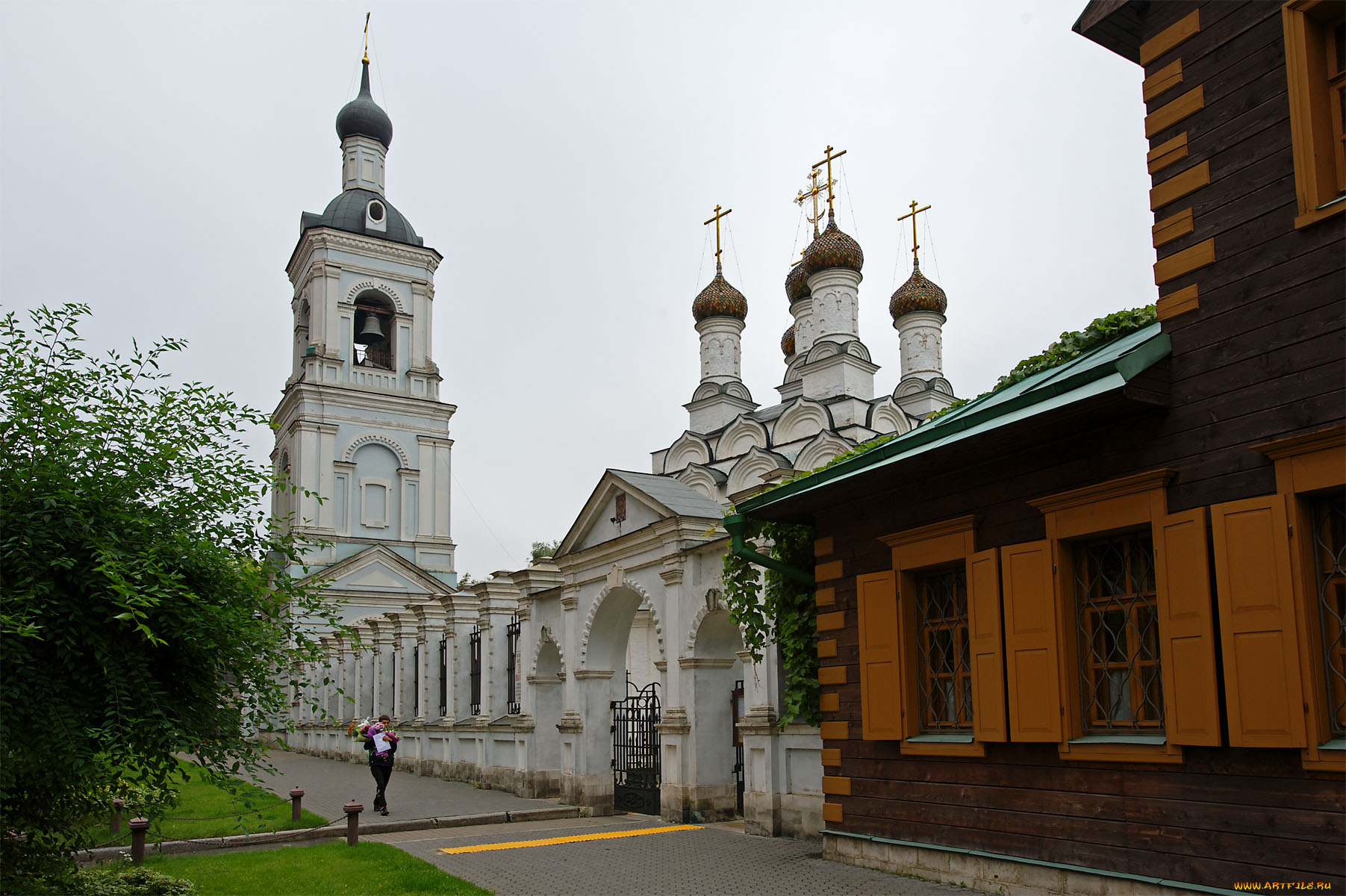 храм, святителя, николая, голутвине, jpgхрам, города, православные, церкви, монастыри, деревья, небо, тротуар, газон