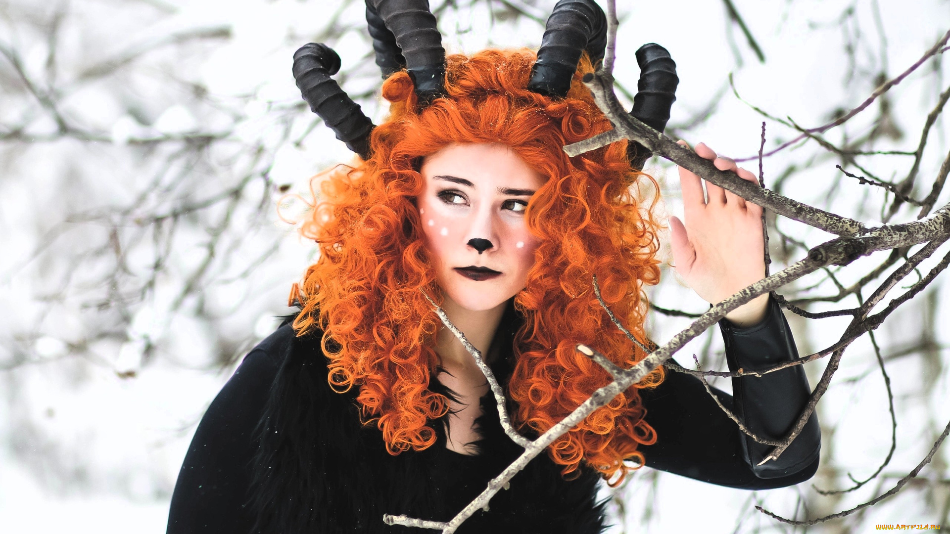 девушки, ира, сокол, образ, косплей, наряд, костюм, нос, рога, лес, ветки, зима, снег