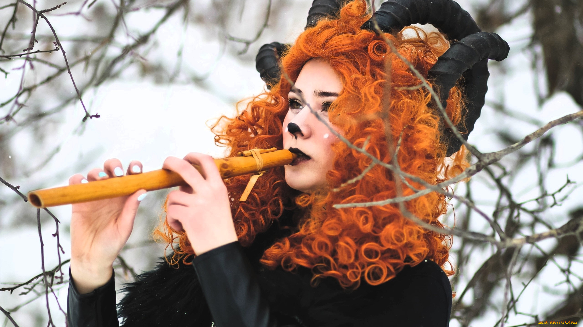 девушки, ира, сокол, образ, косплей, наряд, костюм, нос, рога, лес, ветки, зима, снег, дудка