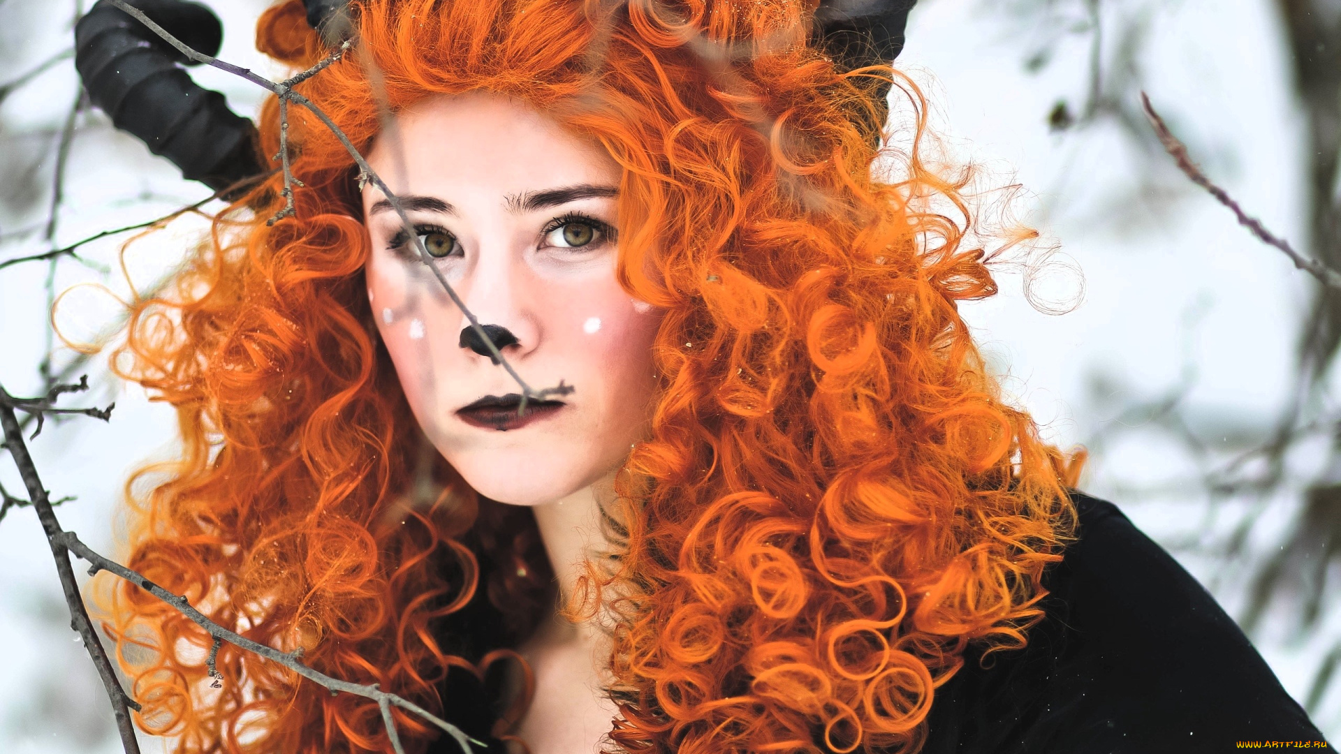 девушки, ира, сокол, образ, косплей, наряд, костюм, нос, рога, лес, ветки, зима, снег