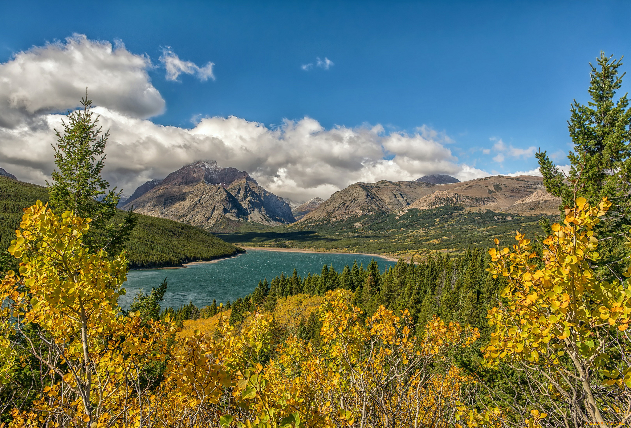 природа, реки, озера, деревья, озеро, осень, горы, облака, небо
