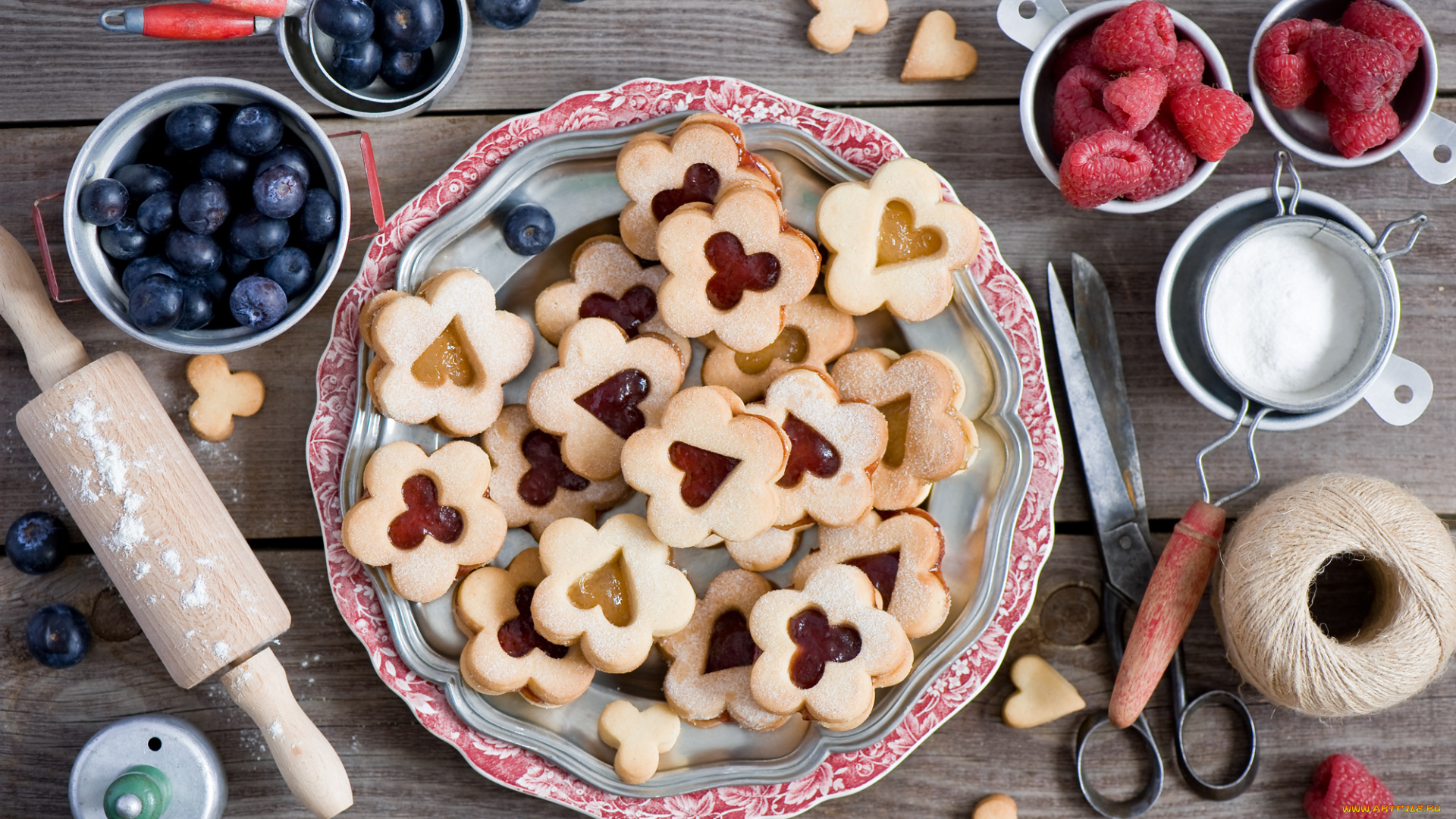 еда, разное, малина, ножницы, нитки, натюрморт, ягоды, печенье, голубика