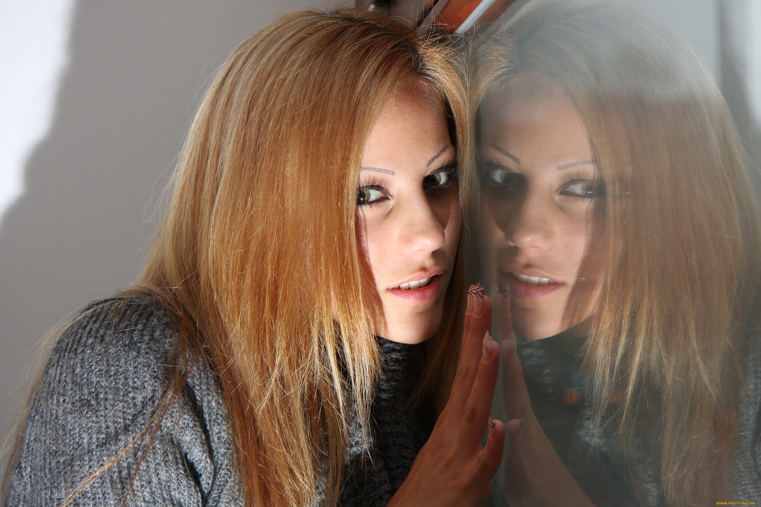 anita, pearl, девушки, anita, pearl, девушка, модель, блондинка, поза, свитер, взгляд, кофта, макияж, флирт, стекло, отражение, лицо, портрет