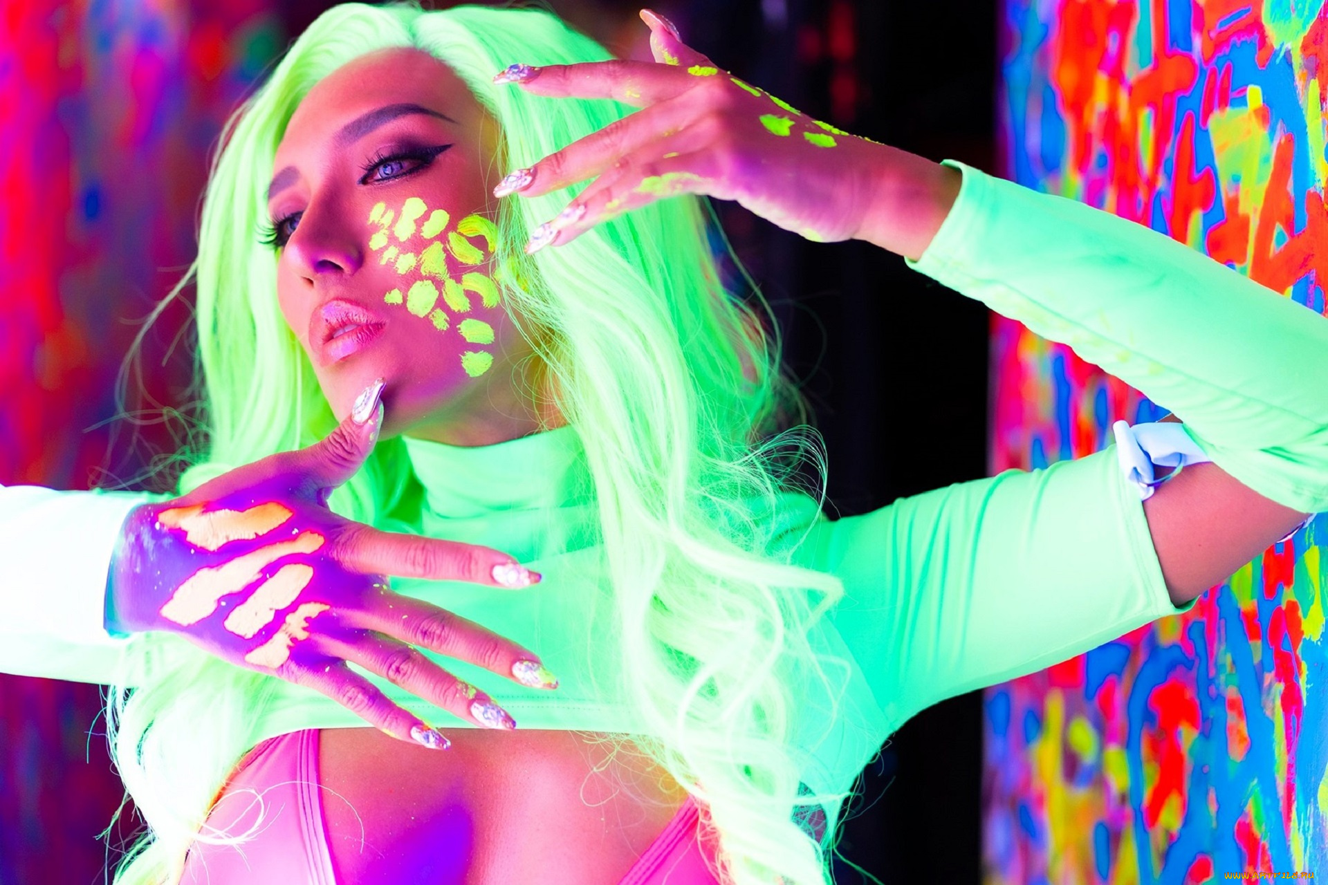 девушки, nonsummerjack, зеленые, волосы, купальник, неон, граффити, коридор, топ