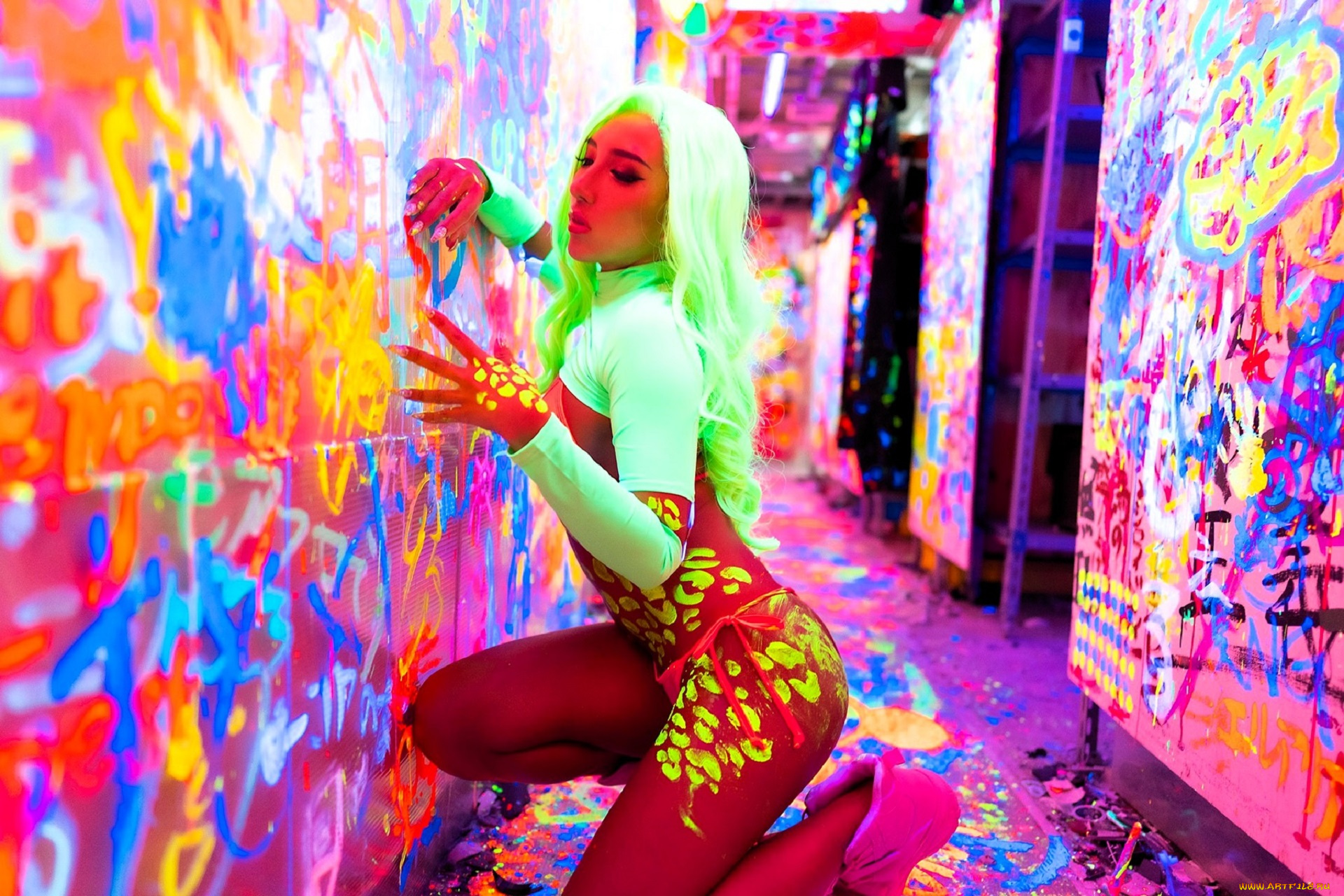 девушки, nonsummerjack, зеленые, волосы, купальник, неон, граффити, коридор, топ