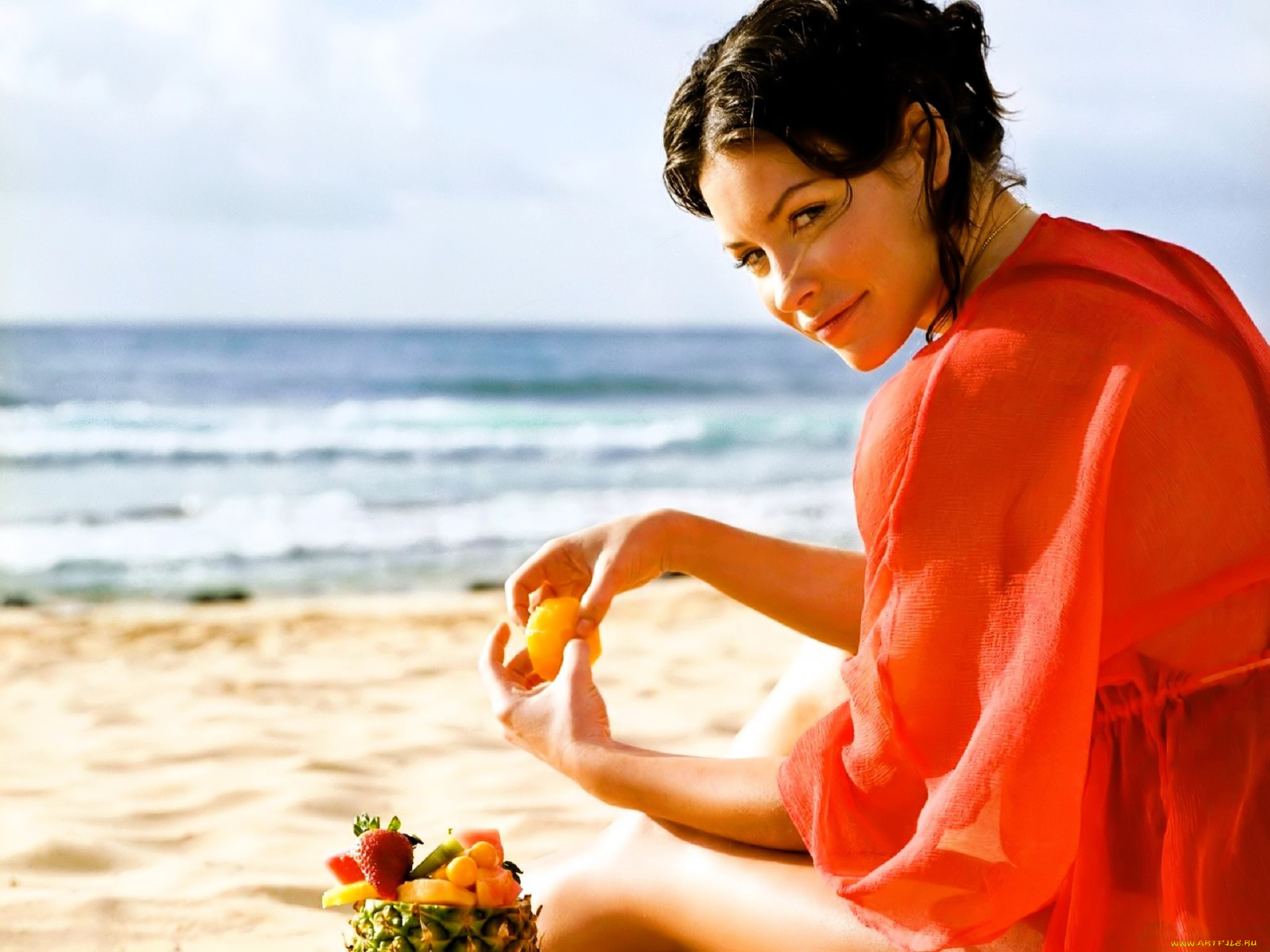 девушки, evangeline, lilly, шатенка, туника, фрукты, море, пляж, песок