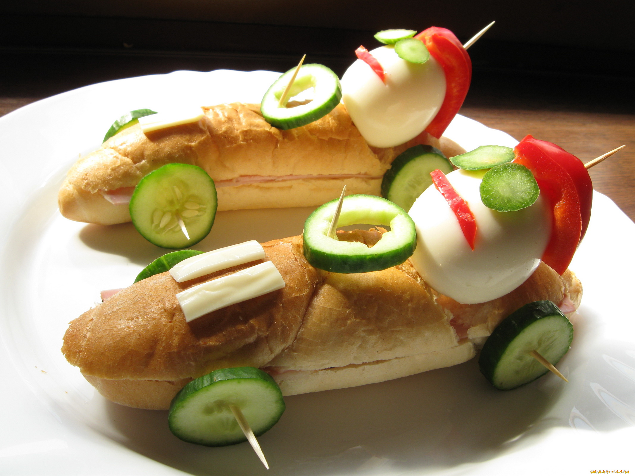 автор, varvarra, еда, бутерброды, гамбургеры, канапе, рогалики, яйца, перец, огурцы, зубочистки