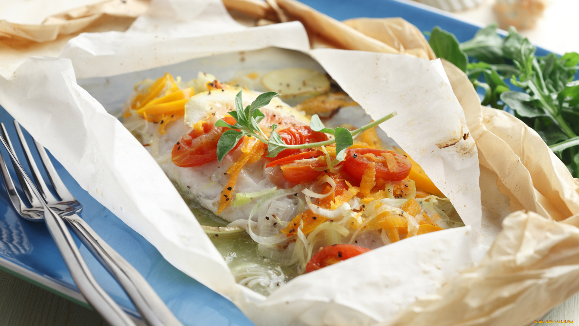 еда, мясные, блюда, тарелка, вилки, бумага, мясо, запеченное, перец, морковь