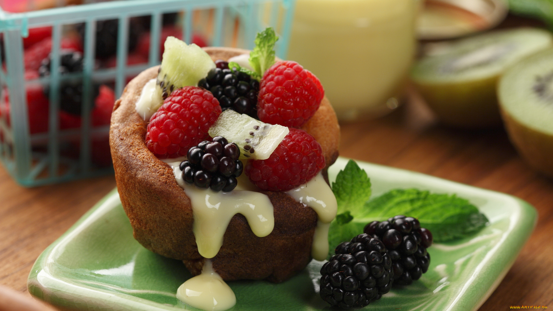 еда, пирожные, , кексы, , печенье, листья, мяты, киви, тарелка, ежевика, малина, сгущенка, кекс, ягоды