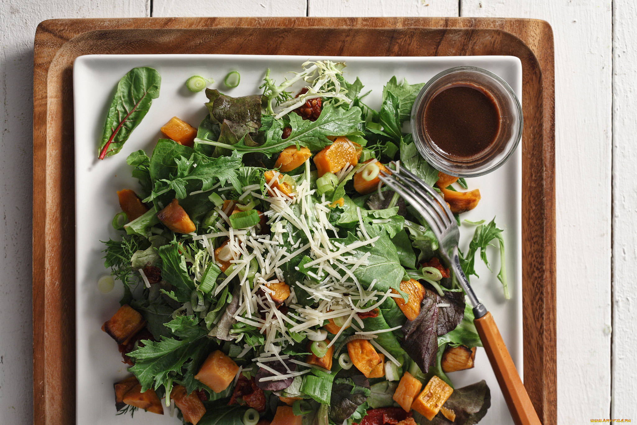 еда, салаты, , закуски, тарелка, поднос, вилка, фон, салат, соус, закуска