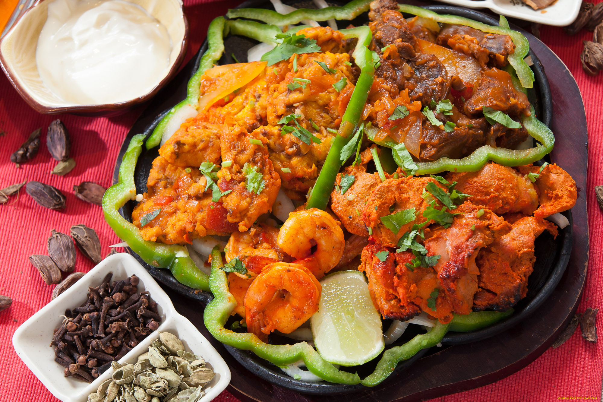 еда, рыба, , морепродукты, , суши, , роллы, зелень, приправа, лайм, перец, морепродукты, рыбное, блюдо