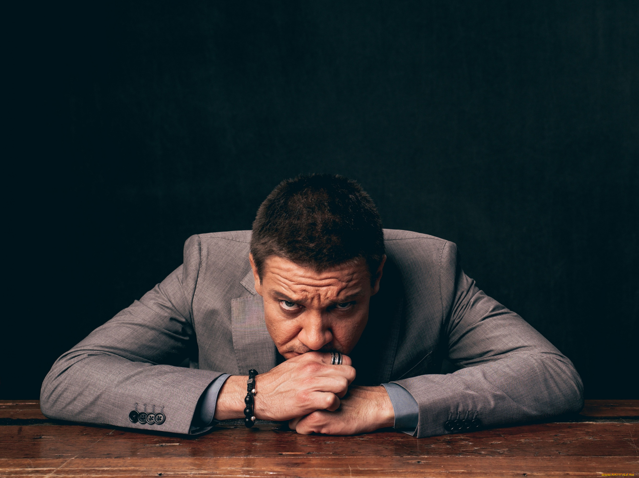 джереми, реннер, мужчины, jeremy, renner, jeremy, renner, glance, костюм, взгляд, знаменитости, актер, джереми, реннер