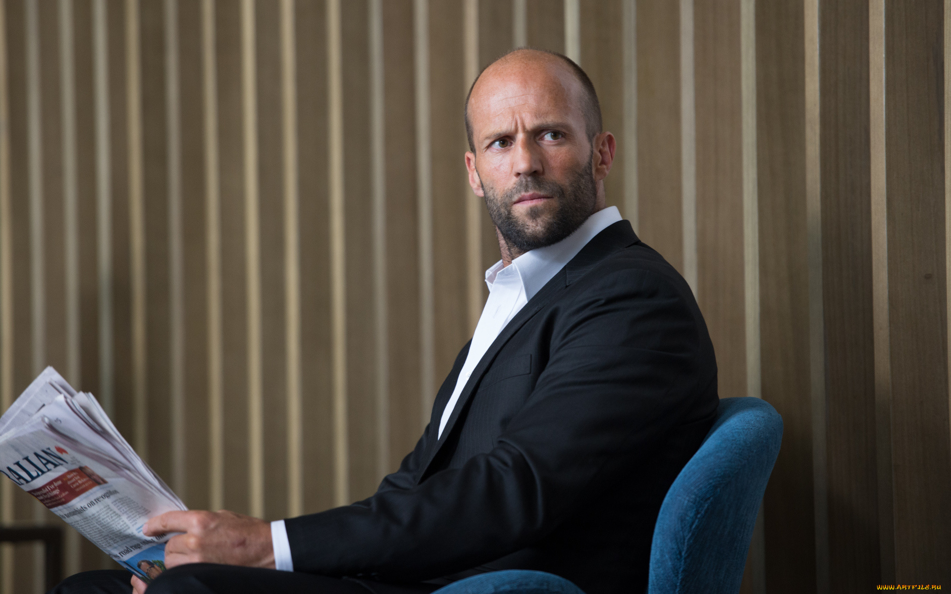 мужчины, jason, statham, актер, газета, кресло, костюм