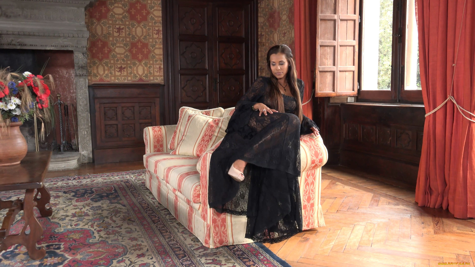 девушки, satin, bloom, шатенка, платье, букет, камин, диван, окно