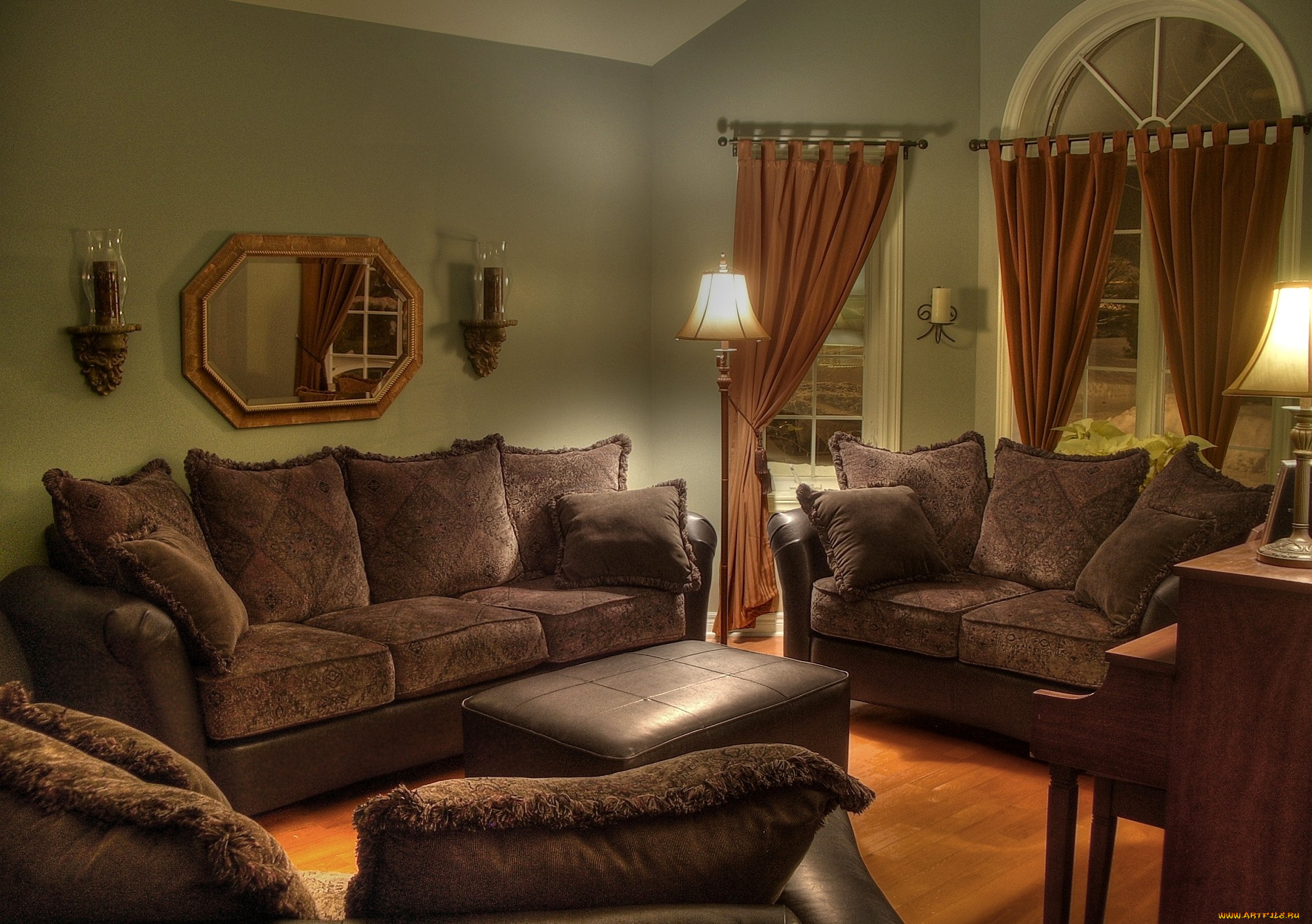 интерьер, гостиная, диван, столик, шторы