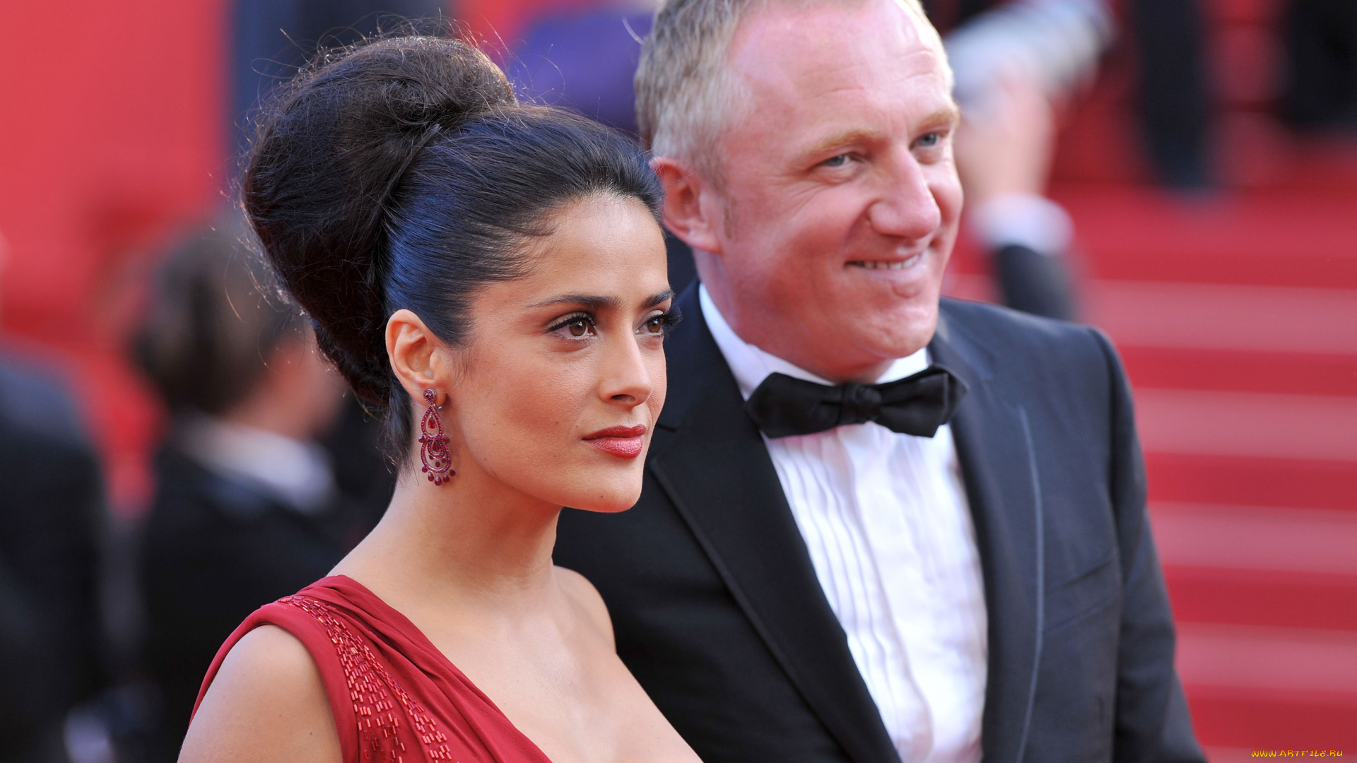 разное, знаменитости, ступеньки, премьера, дорожка, серьги, улыбка, актриса, люди, salma, hayek