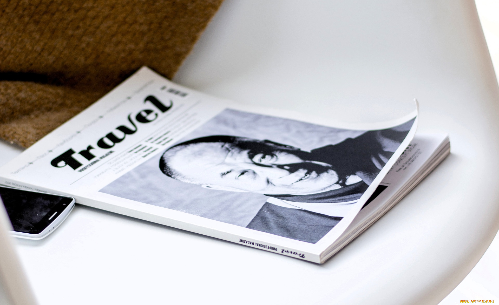 разное, канцелярия, , книги, журнал, телефон, стул