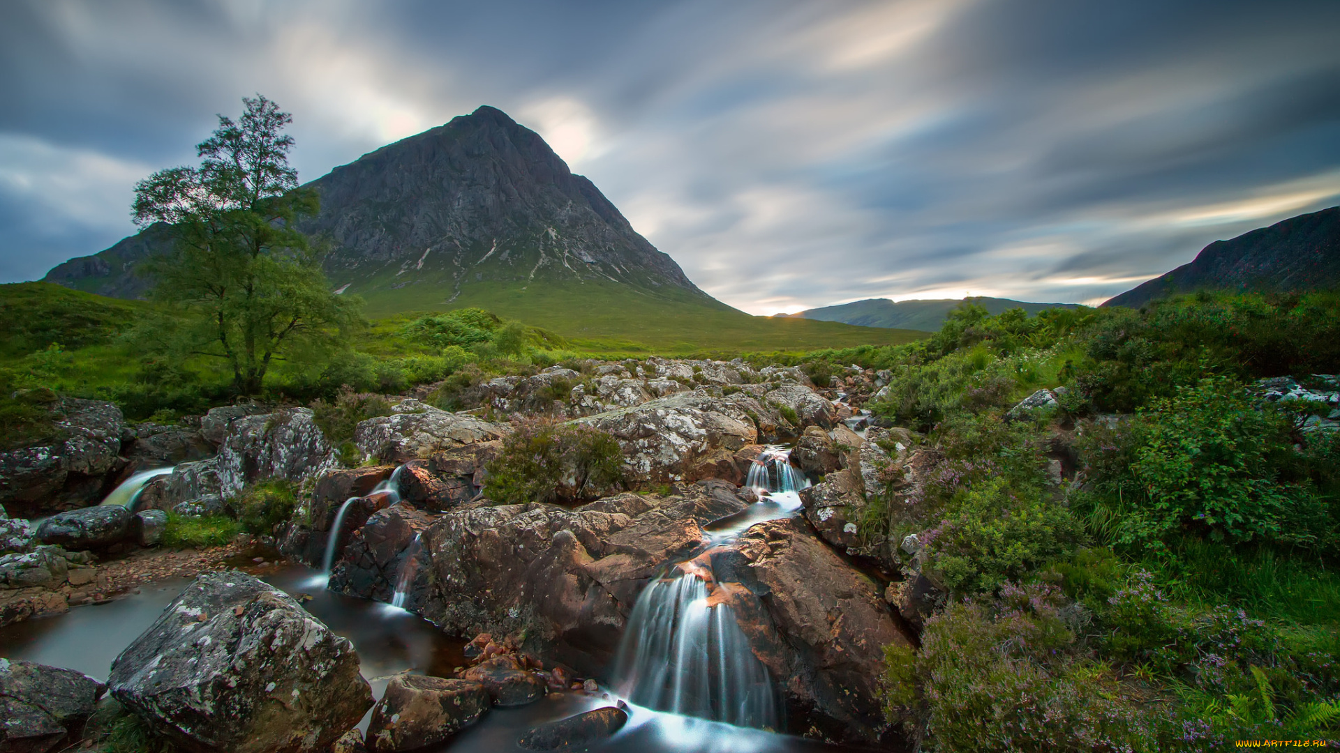 природа, водопады, шотландия, деревья, камни, река, гора, небо