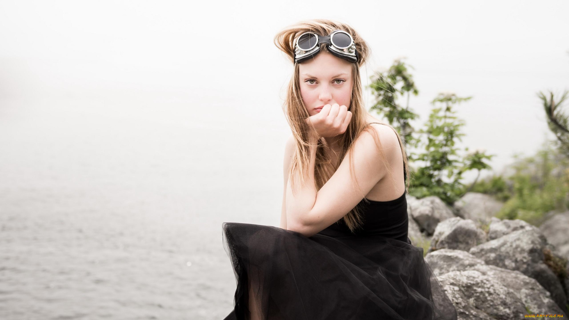 девушки, -unsort, , блондинки, , светловолосые, вода, камни, платье, очки, блондинка