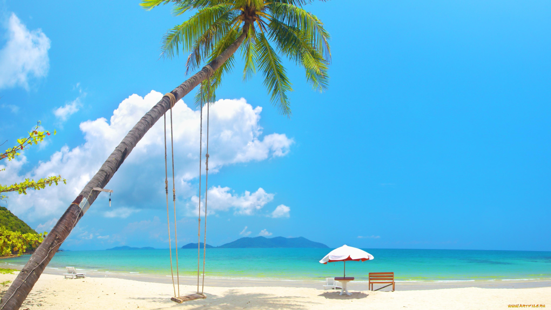 природа, тропики, облака, пальма, качели, песок, море, зонтик, небо, скамейка, пляж