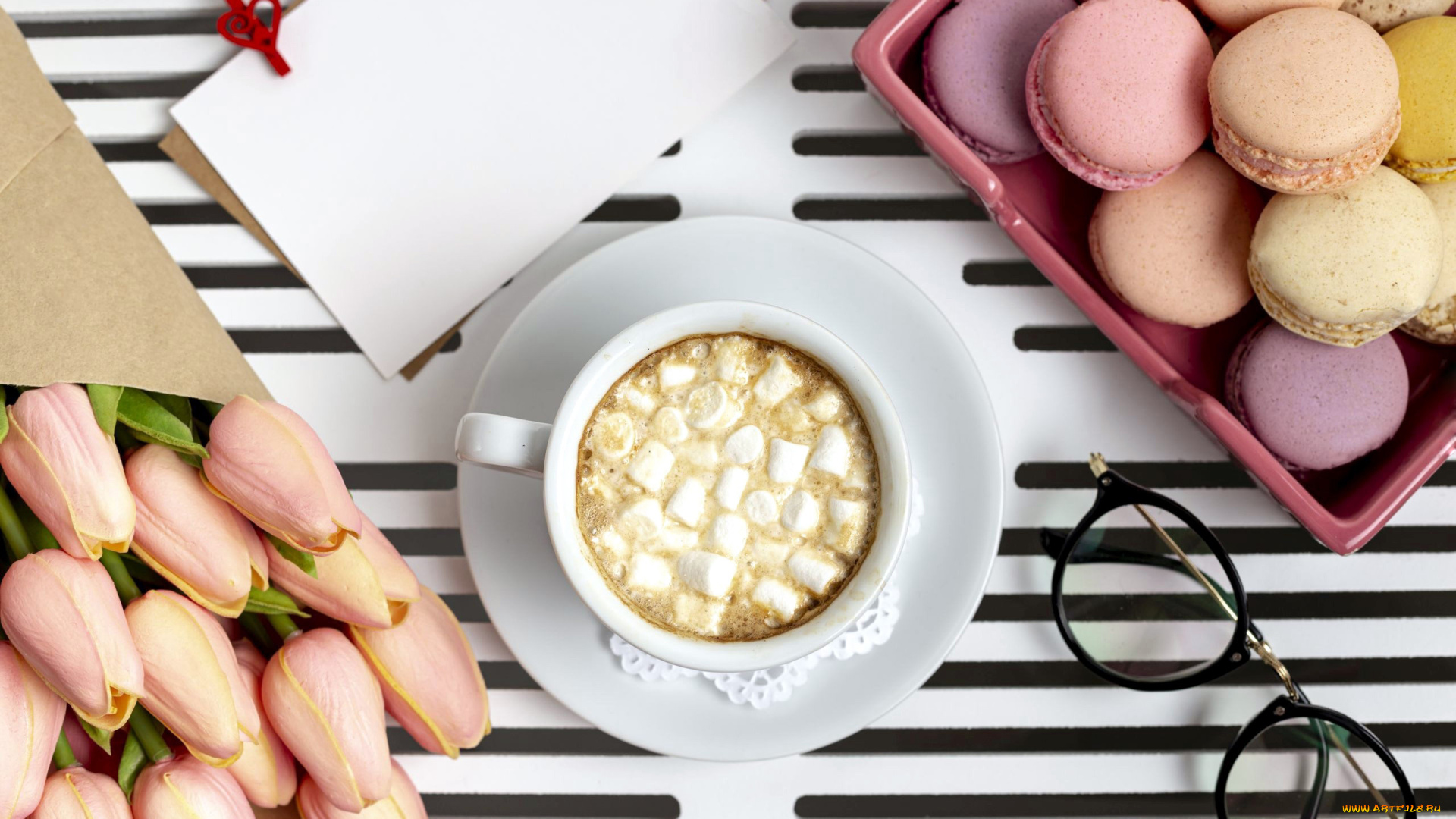 еда, макаруны, лакомство, печенье, тюльпаны