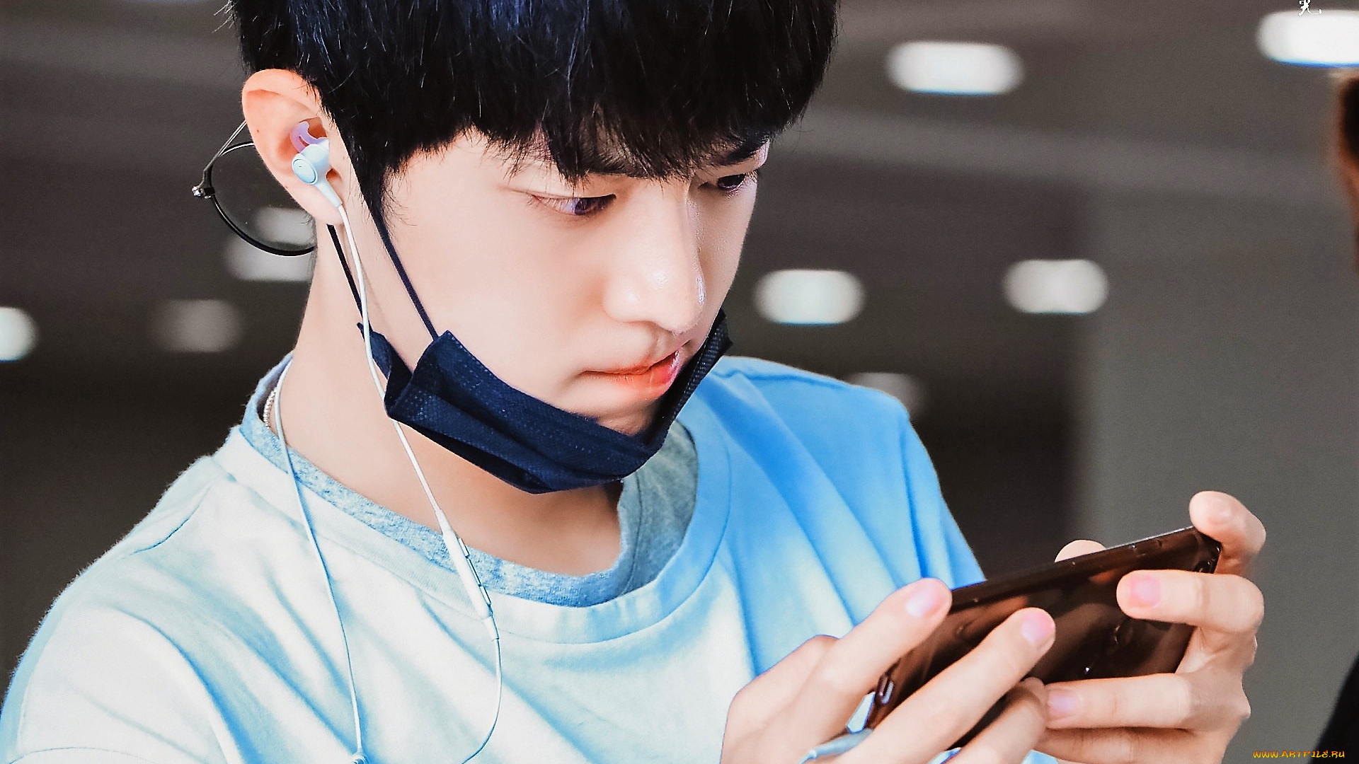 мужчины, xiao, zhan, актер, маска, футболка, телефон, наушники, очки