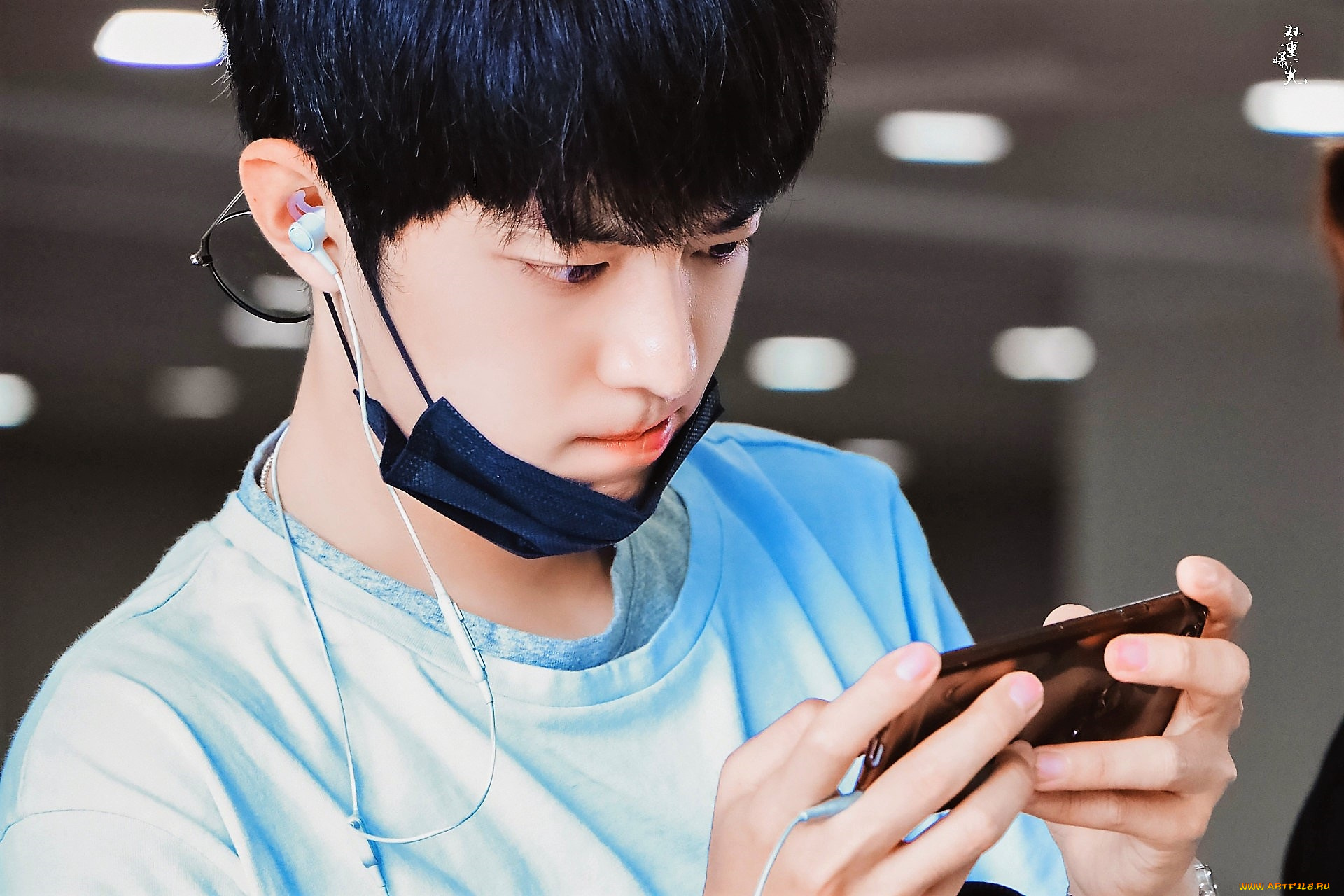 мужчины, xiao, zhan, актер, маска, футболка, телефон, наушники, очки