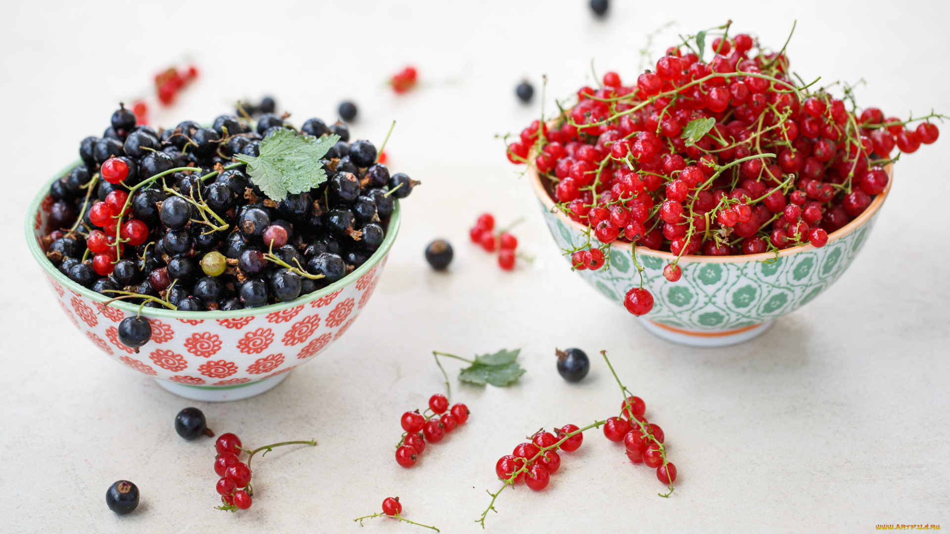 еда, смородина, ягоды, миски