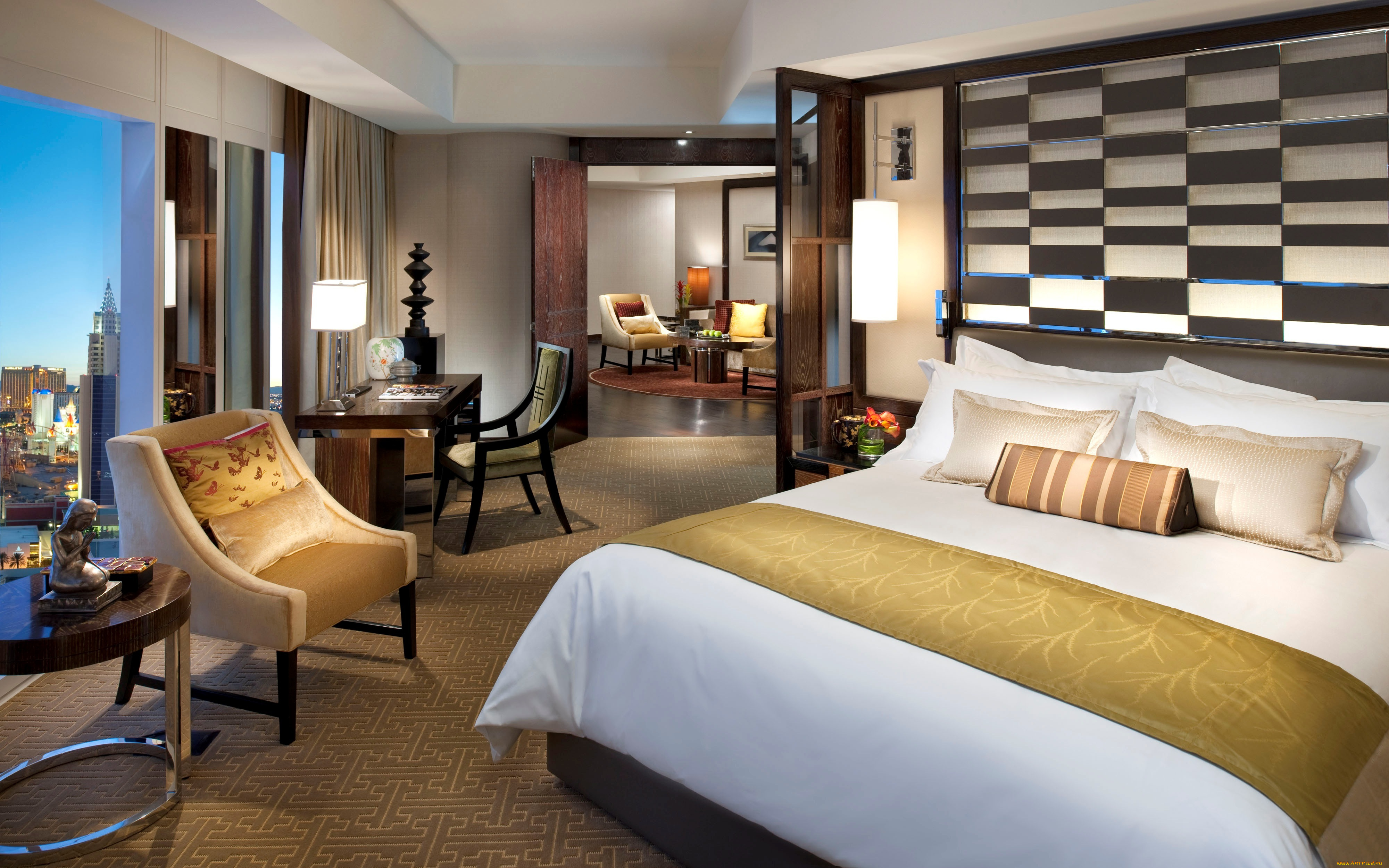 интерьер, спальня, кровать, подушки, кресло