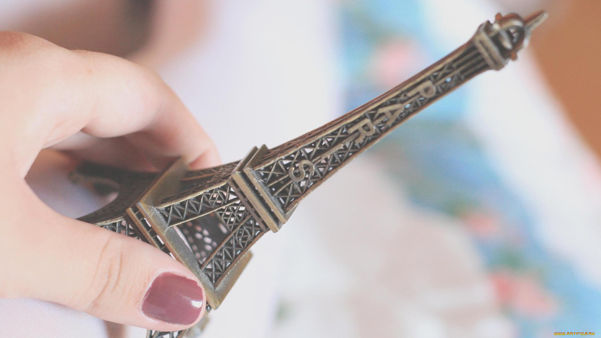 разное, руки, сувенир, башня, маникюр, рука