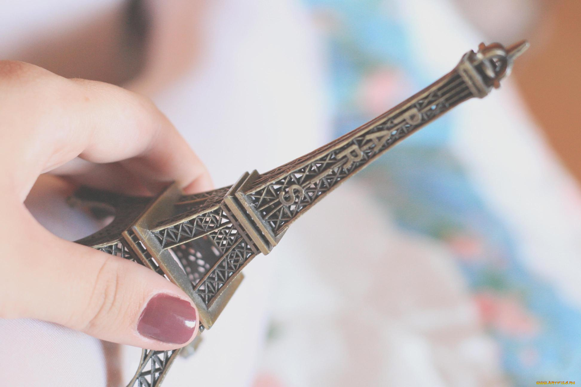 разное, руки, сувенир, башня, маникюр, рука